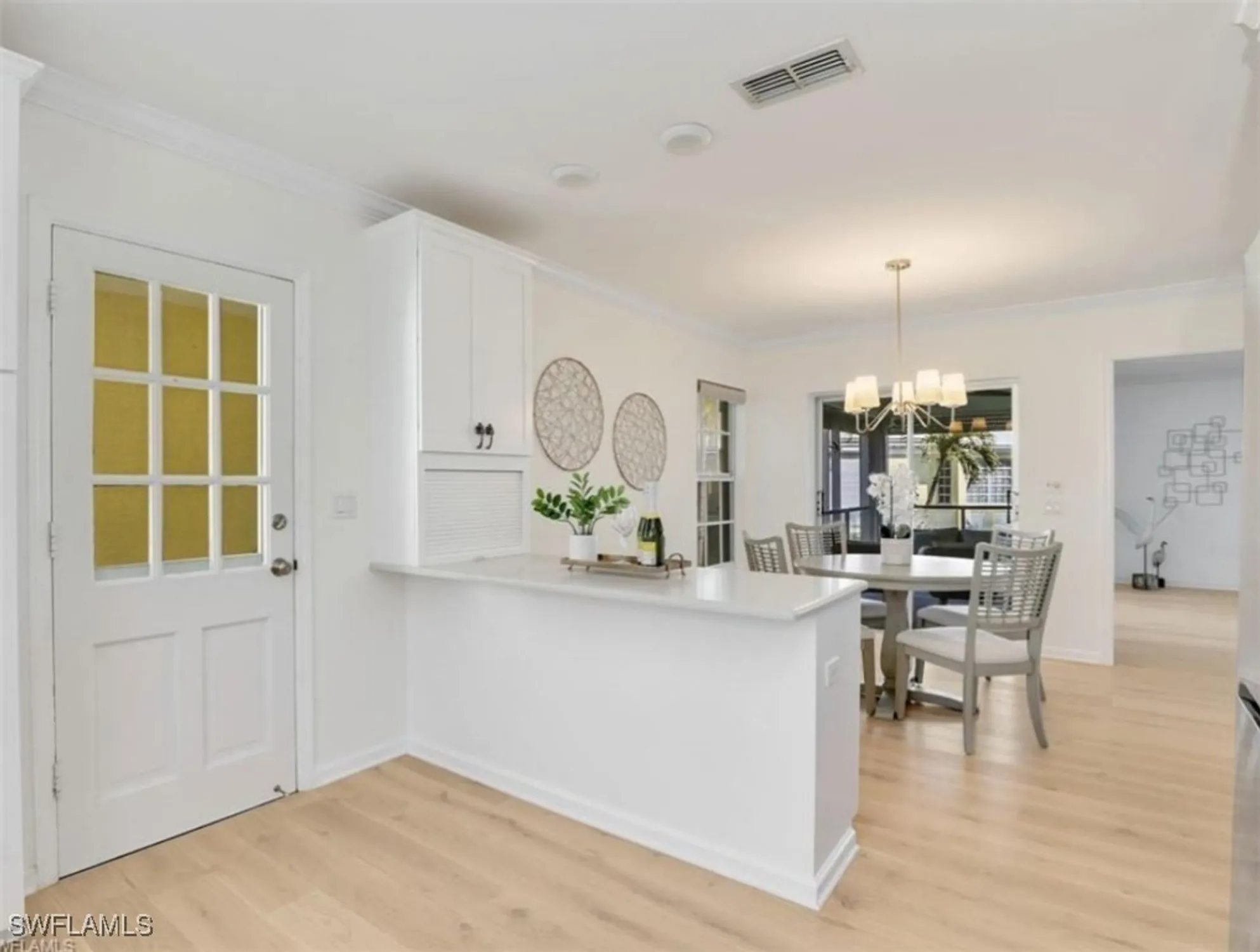 Property Slideshow image 9 of 40 | 2601 gulf shore blvd 34, Naples, FL, 34103