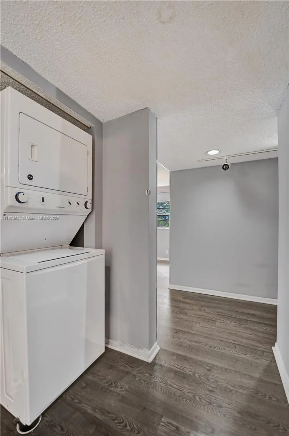Property Slideshow image 18 of 28 | 800 sw 125th way o312, Pembroke Pines, FL, 33027