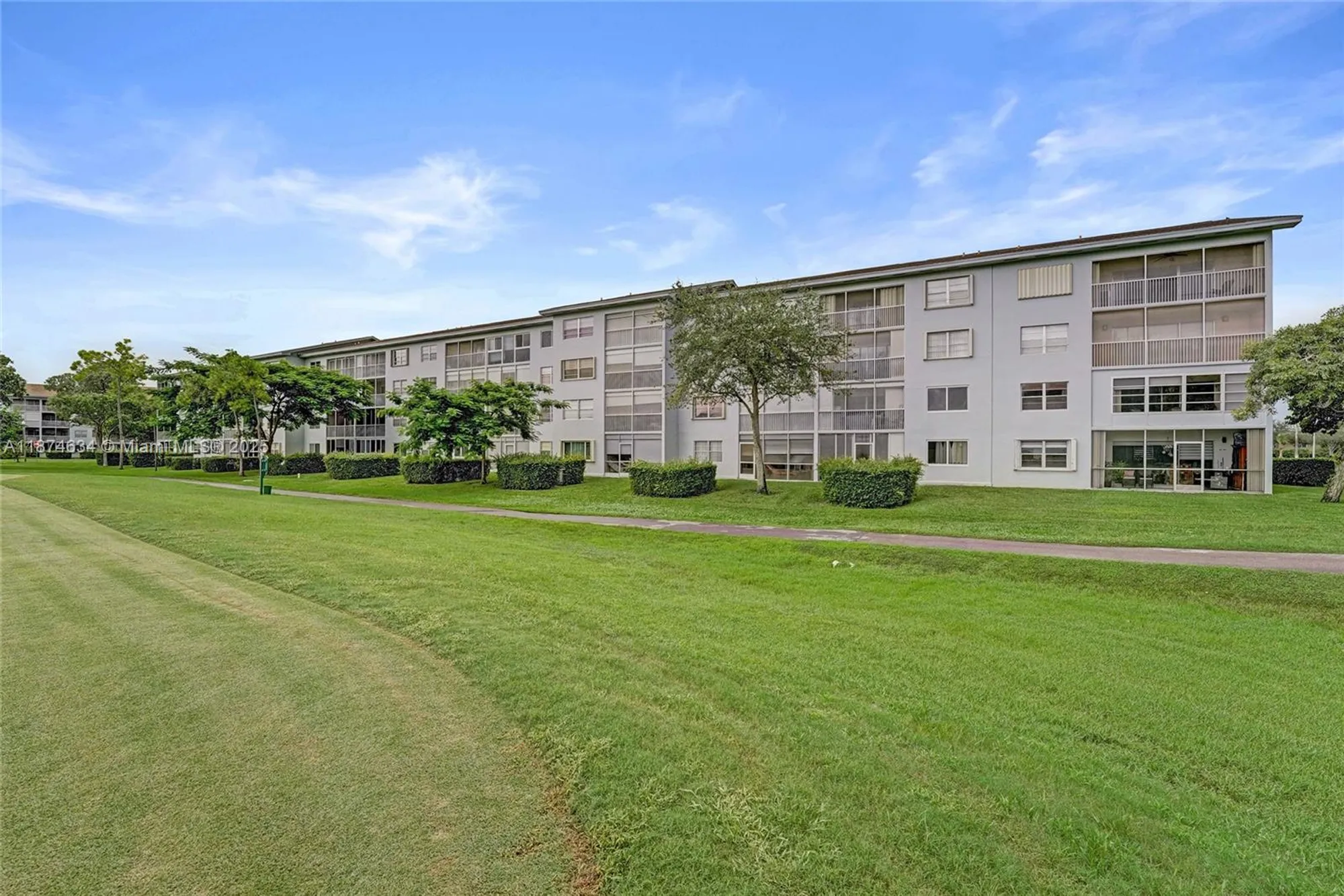 Property Slideshow image 1 of 28 | 800 sw 125th way o312, Pembroke Pines, FL, 33027
