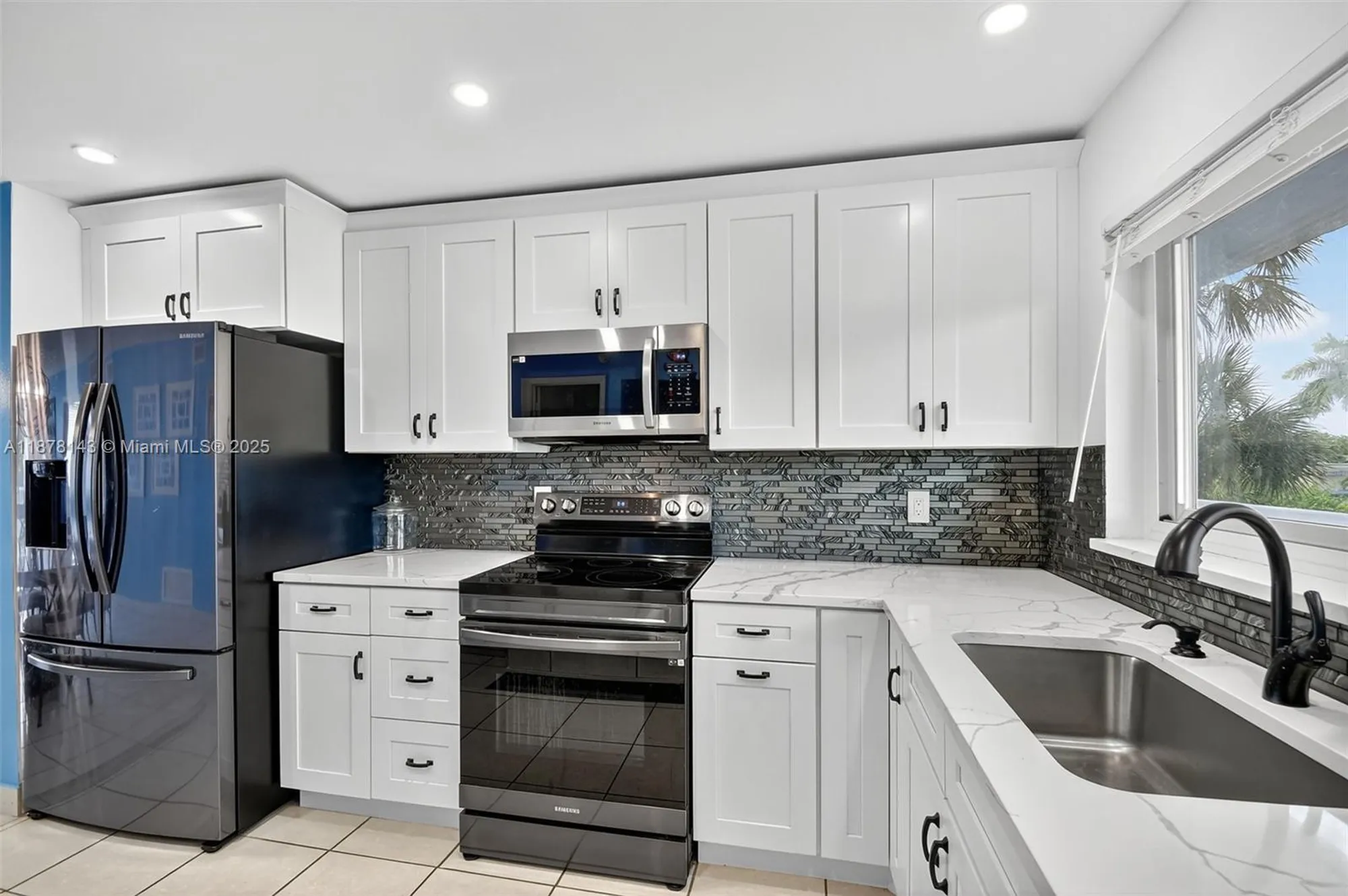 Property Slideshow image 1 of 52 | 2000 s federal hwy apt 304, Boynton Beach, FL, 33435