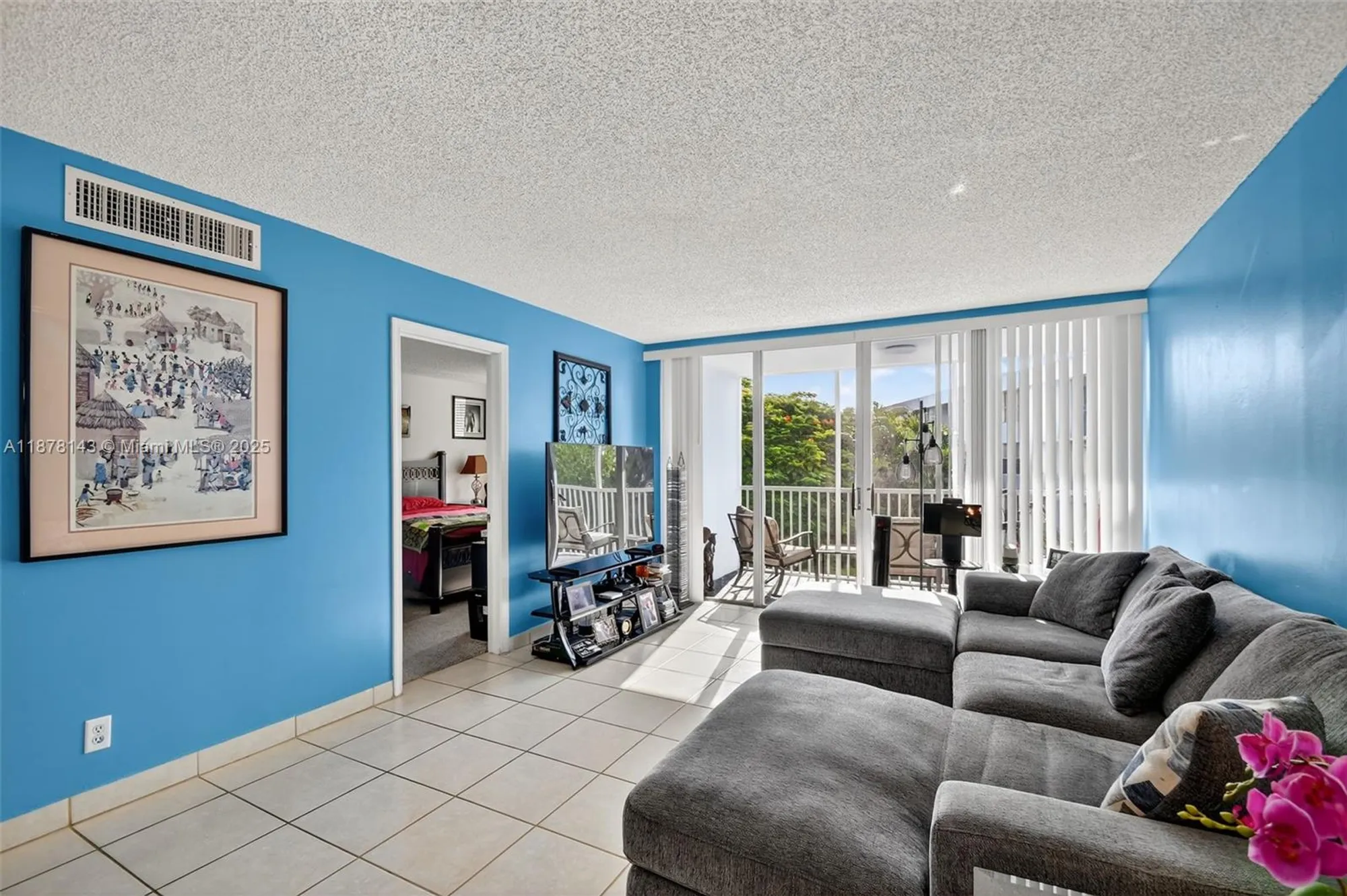 Property Slideshow image 10 of 52 | 2000 s federal hwy apt 304, Boynton Beach, FL, 33435