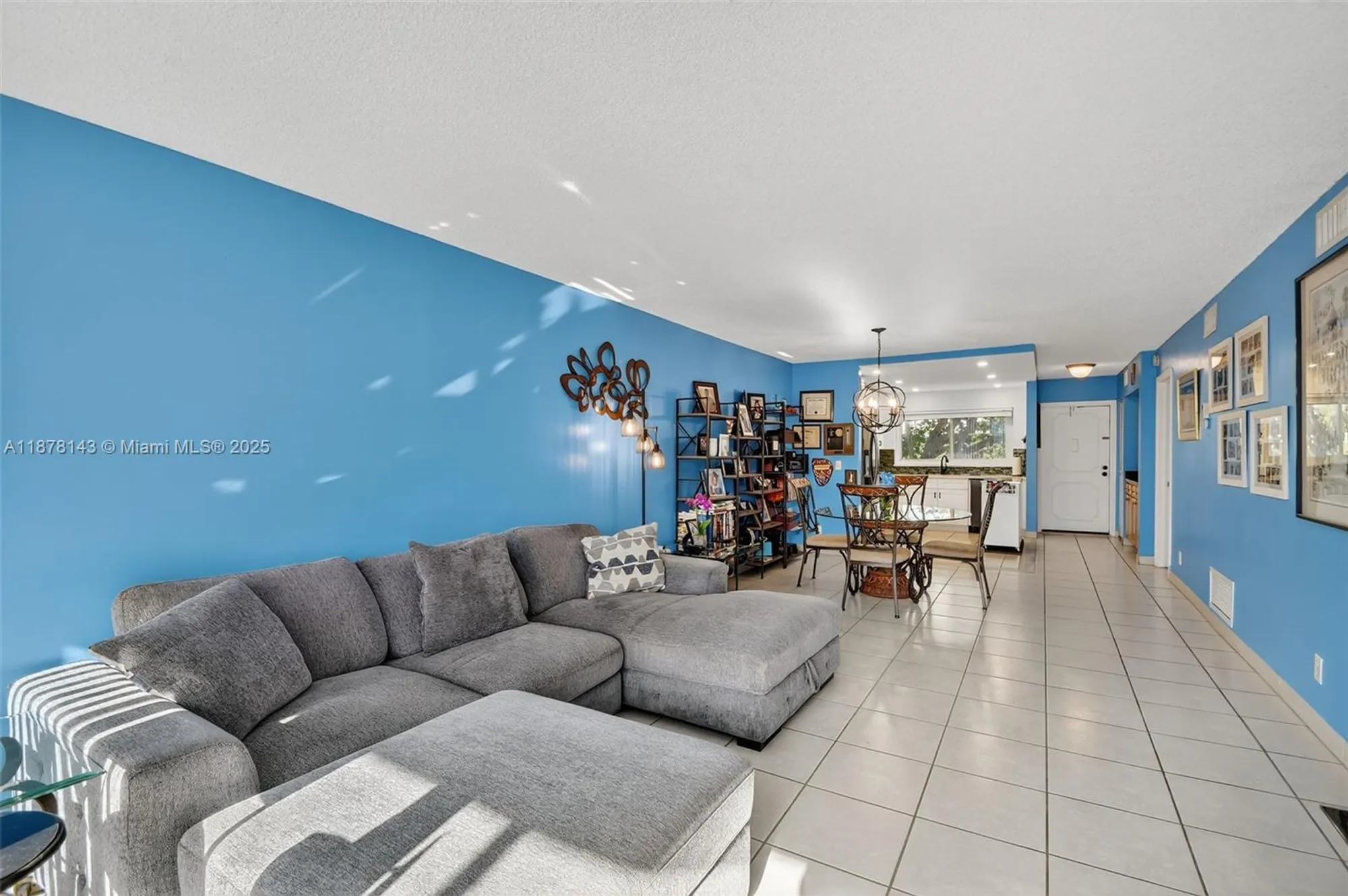 Property Slideshow image 11 of 52 | 2000 s federal hwy apt 304, Boynton Beach, FL, 33435