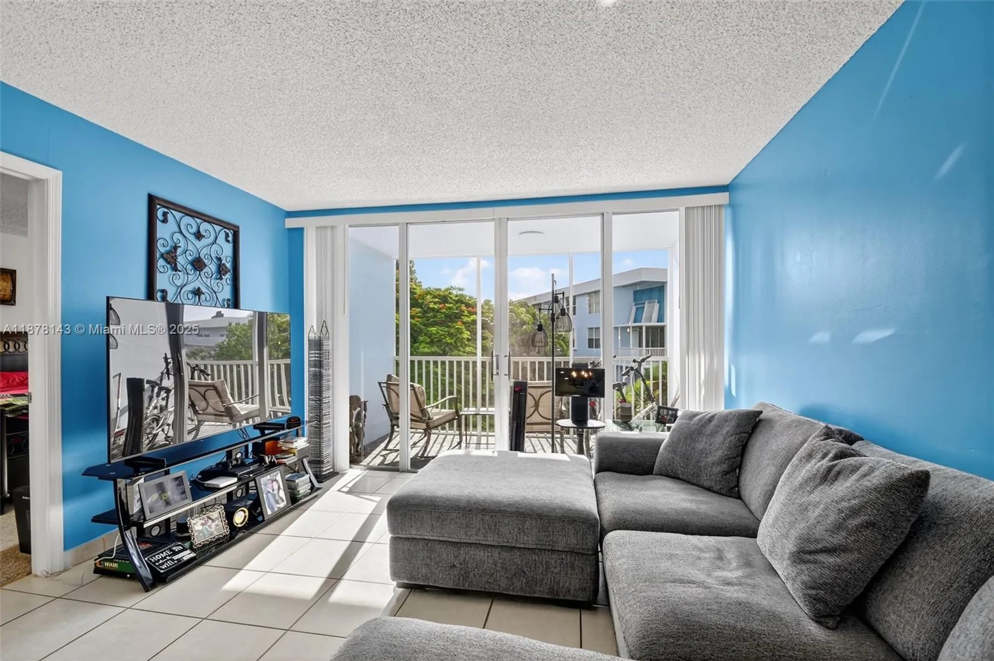 Property Slideshow image 13 of 52 | 2000 s federal hwy apt 304, Boynton Beach, FL, 33435