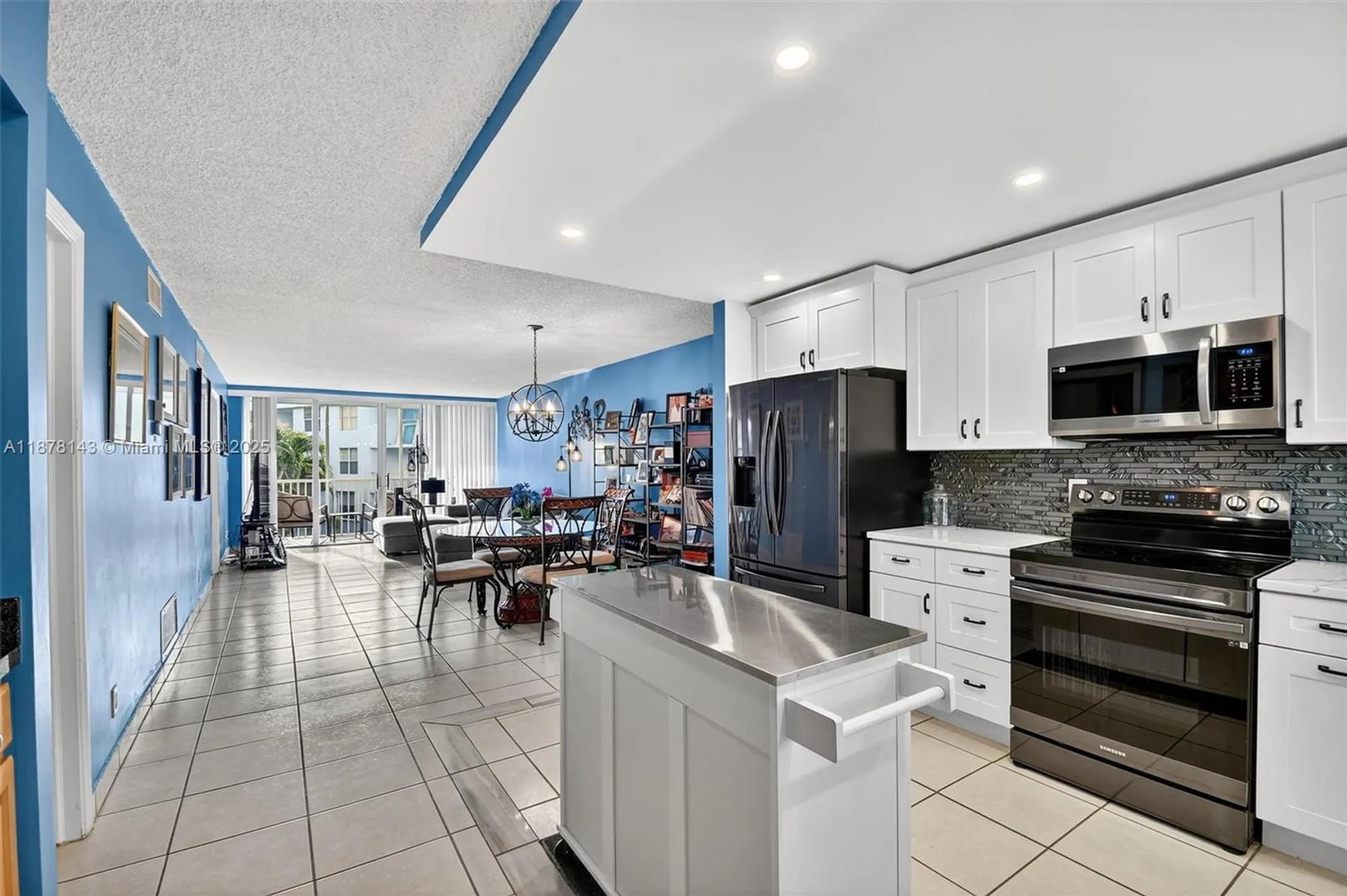 Property Slideshow image 2 of 52 | 2000 s federal hwy apt 304, Boynton Beach, FL, 33435