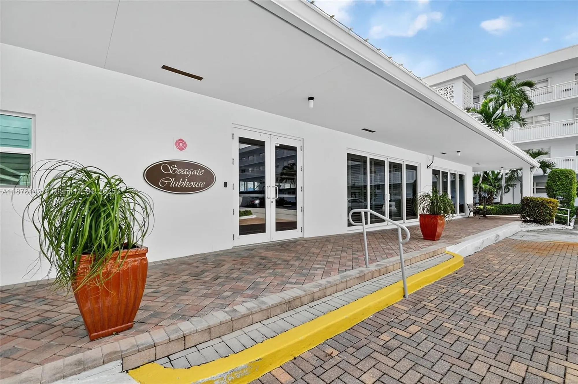 Property Slideshow image 23 of 52 | 2000 s federal hwy apt 304, Boynton Beach, FL, 33435