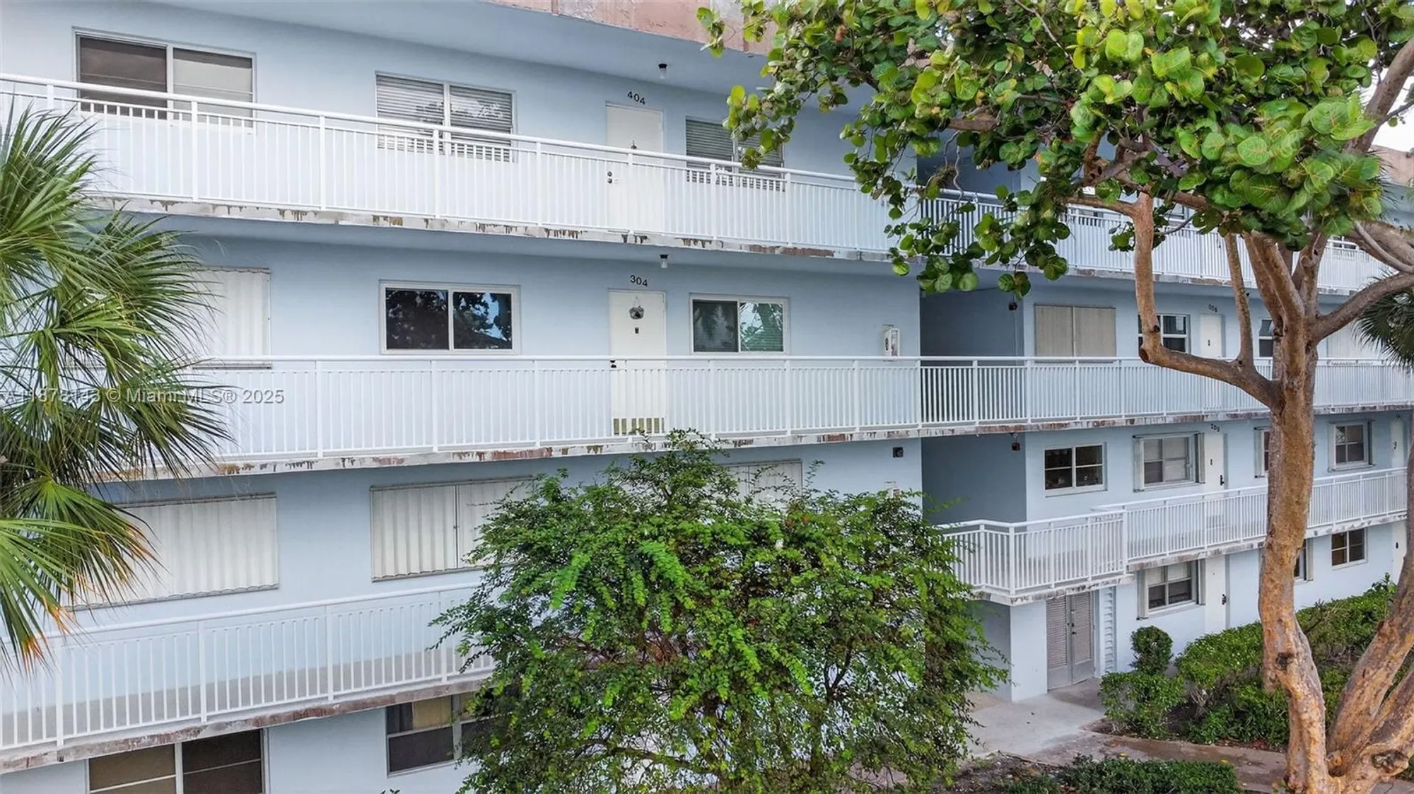 Property Slideshow image 51 of 52 | 2000 s federal hwy apt 304, Boynton Beach, FL, 33435