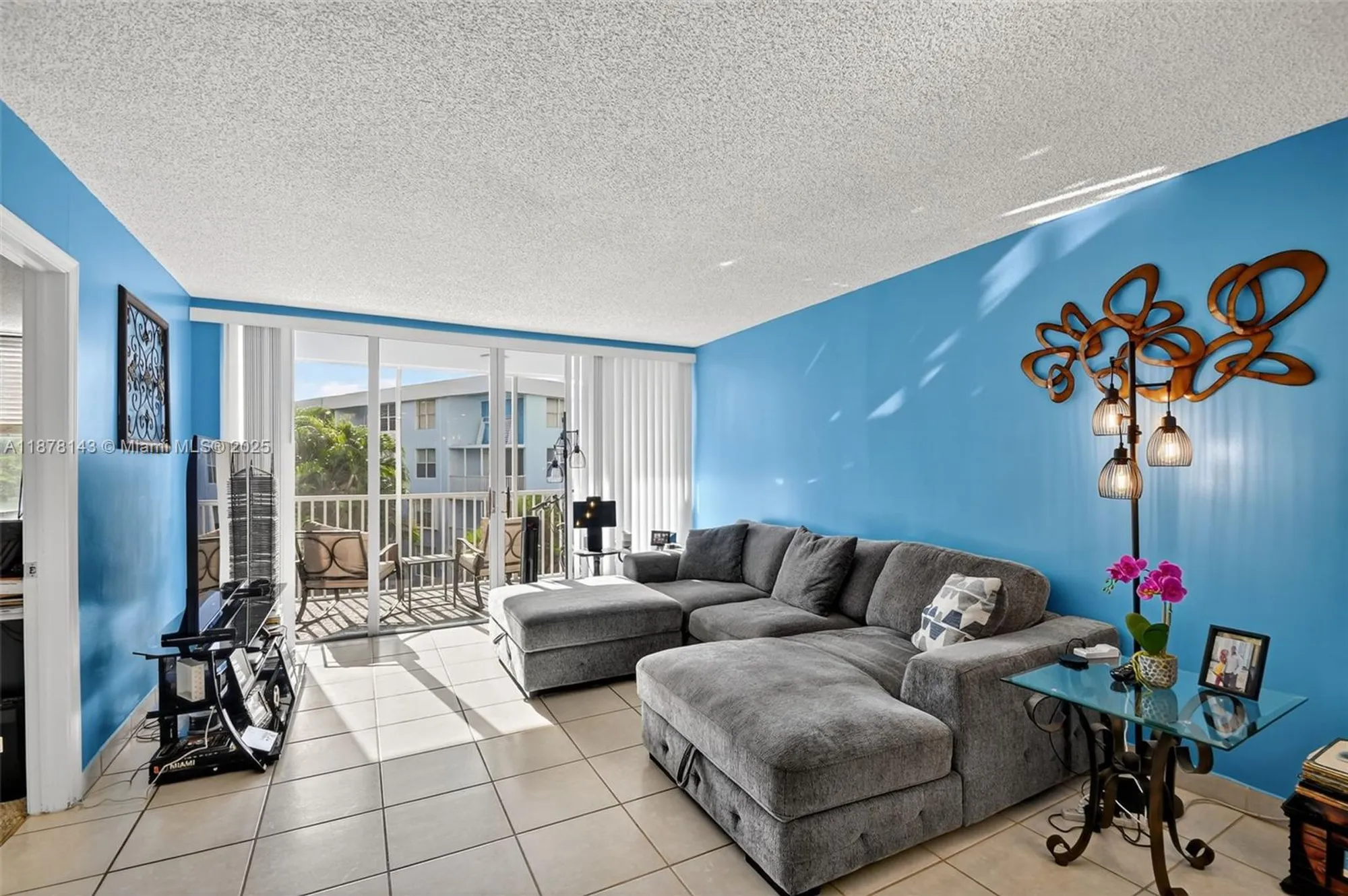 Property Slideshow image 9 of 52 | 2000 s federal hwy apt 304, Boynton Beach, FL, 33435