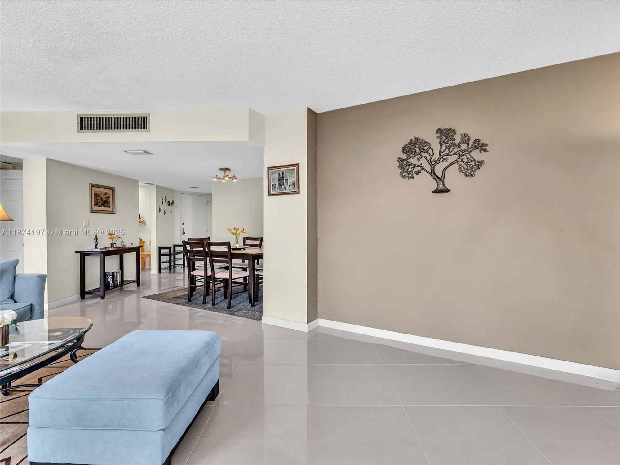 Property Slideshow image 15 of 55 | 20400 w country club dr 605, Aventura, FL, 33180