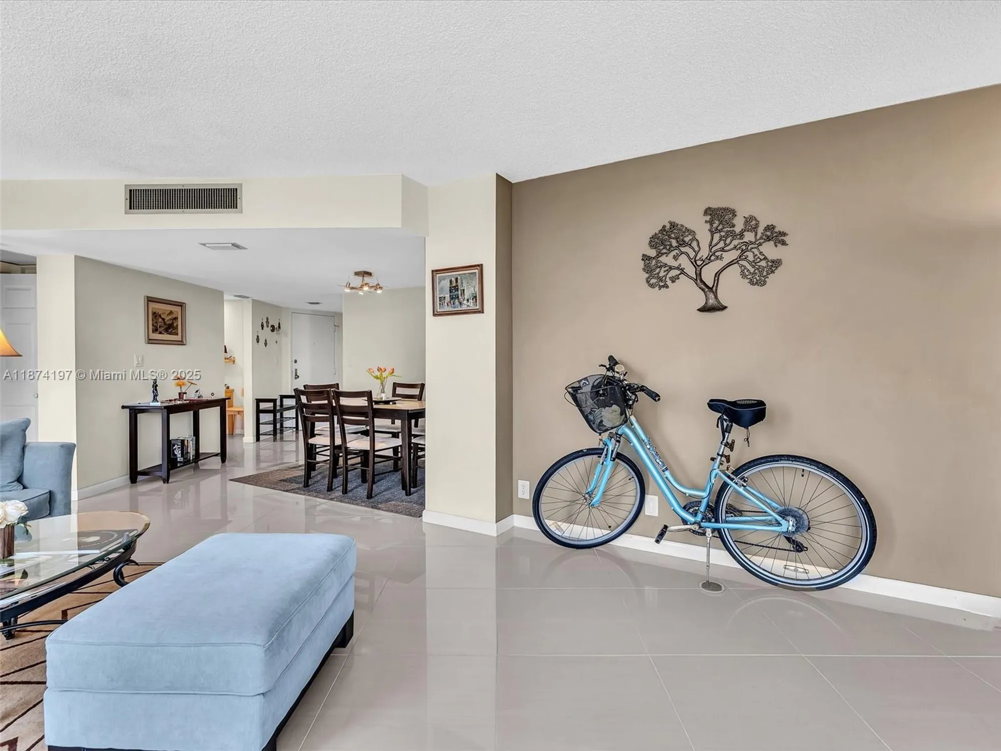 Property Slideshow image 16 of 55 | 20400 w country club dr 605, Aventura, FL, 33180