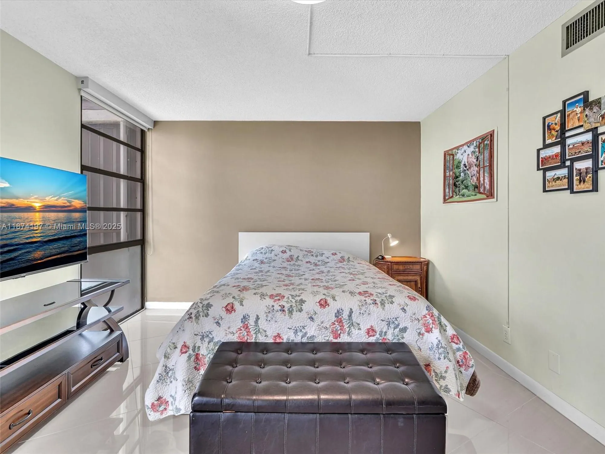 Property Slideshow image 26 of 55 | 20400 w country club dr 605, Aventura, FL, 33180