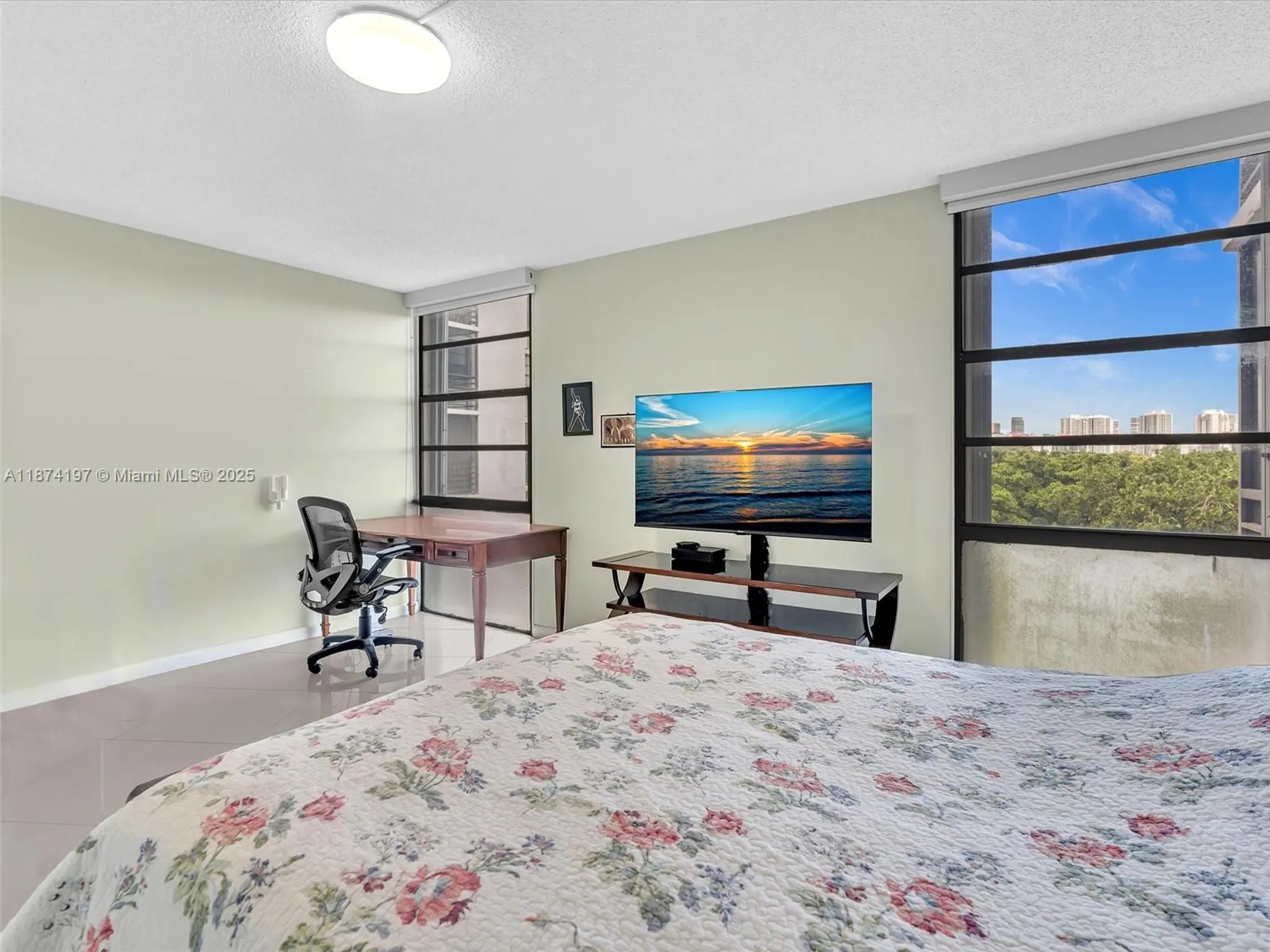 Property Slideshow image 27 of 55 | 20400 w country club dr 605, Aventura, FL, 33180