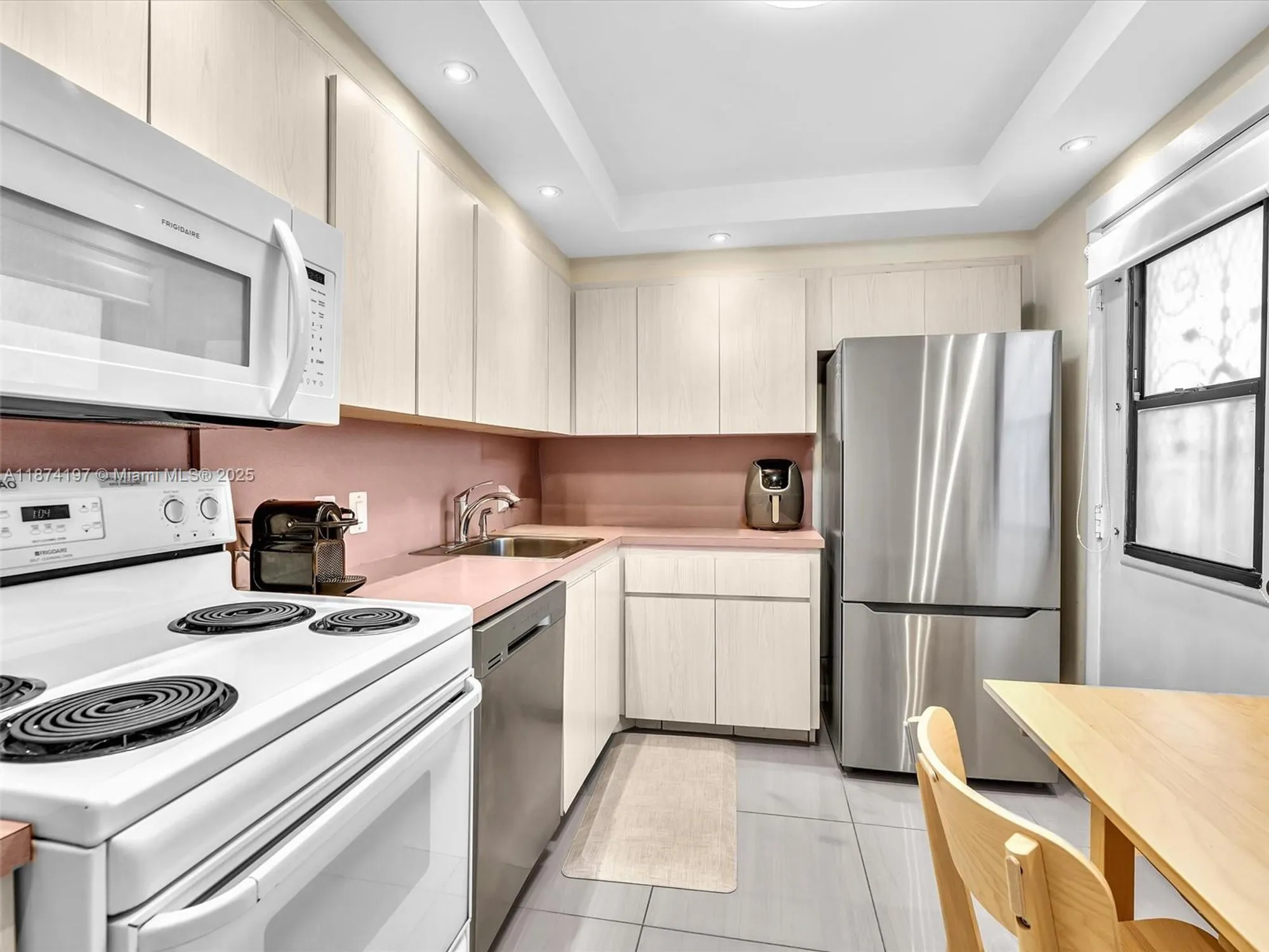 Property Slideshow image 20 of 55 | 20400 w country club dr 605, Aventura, FL, 33180