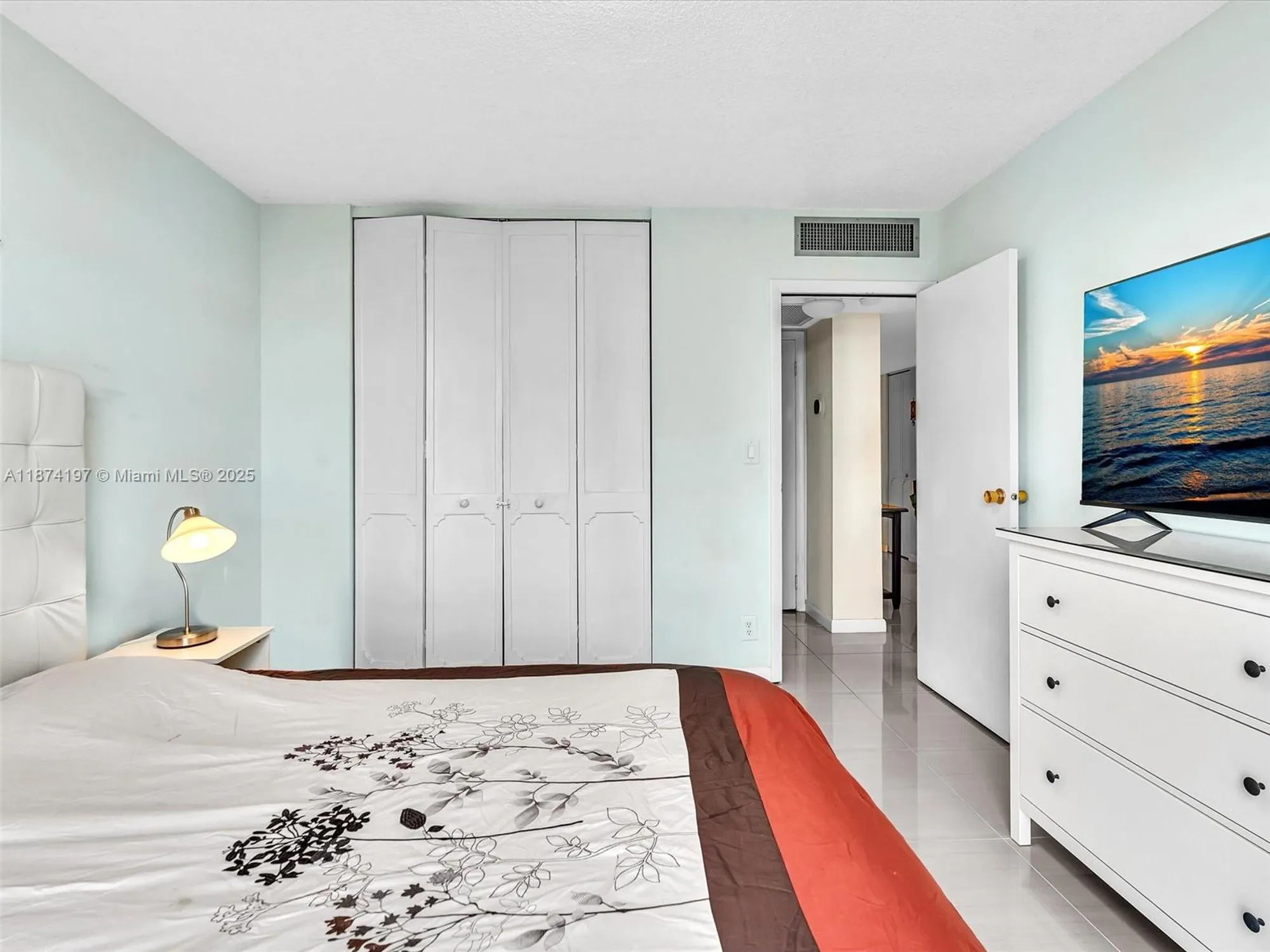 Property Slideshow image 34 of 55 | 20400 w country club dr 605, Aventura, FL, 33180