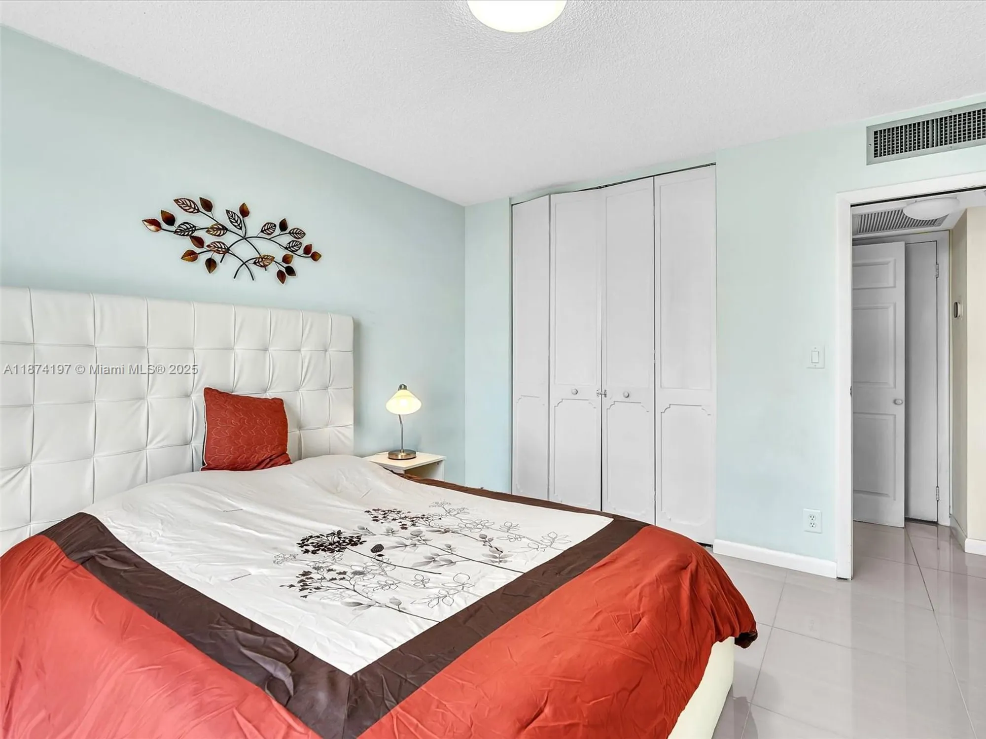 Property Slideshow image 35 of 55 | 20400 w country club dr 605, Aventura, FL, 33180