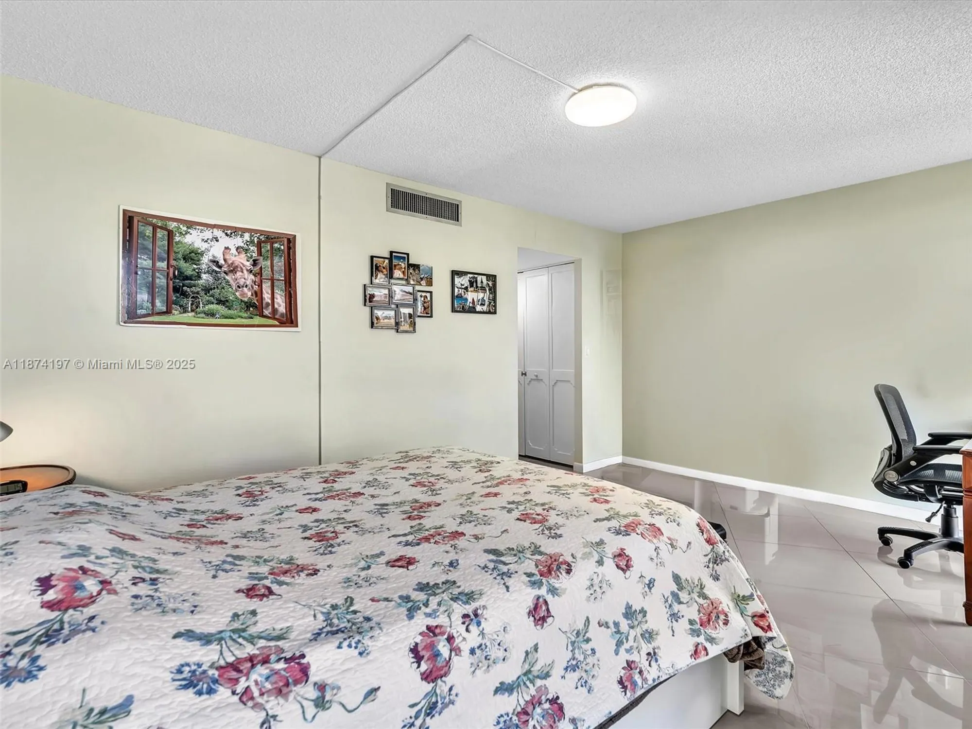 Property Slideshow image 30 of 55 | 20400 w country club dr 605, Aventura, FL, 33180