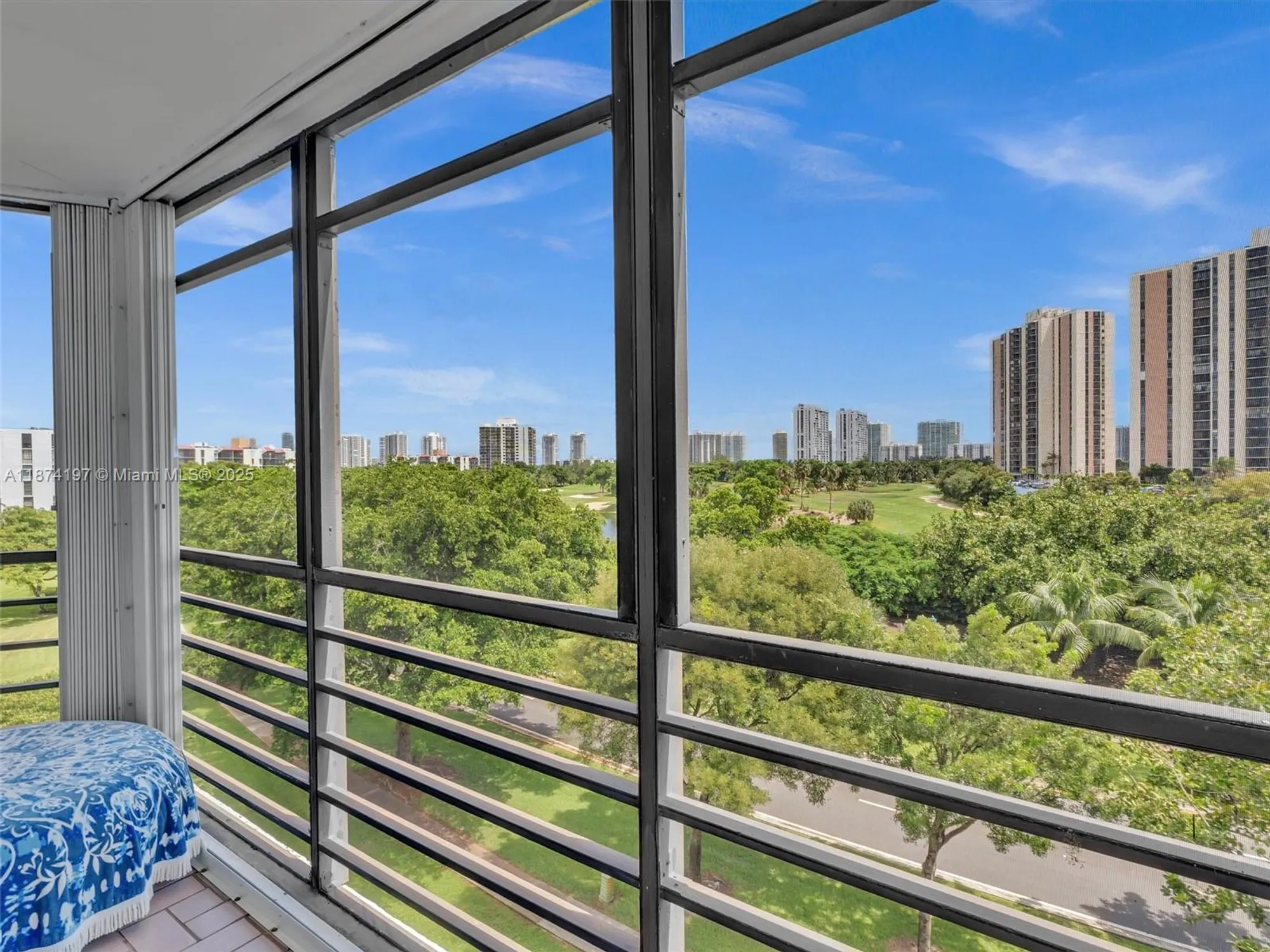 Property Slideshow image 40 of 55 | 20400 w country club dr 605, Aventura, FL, 33180