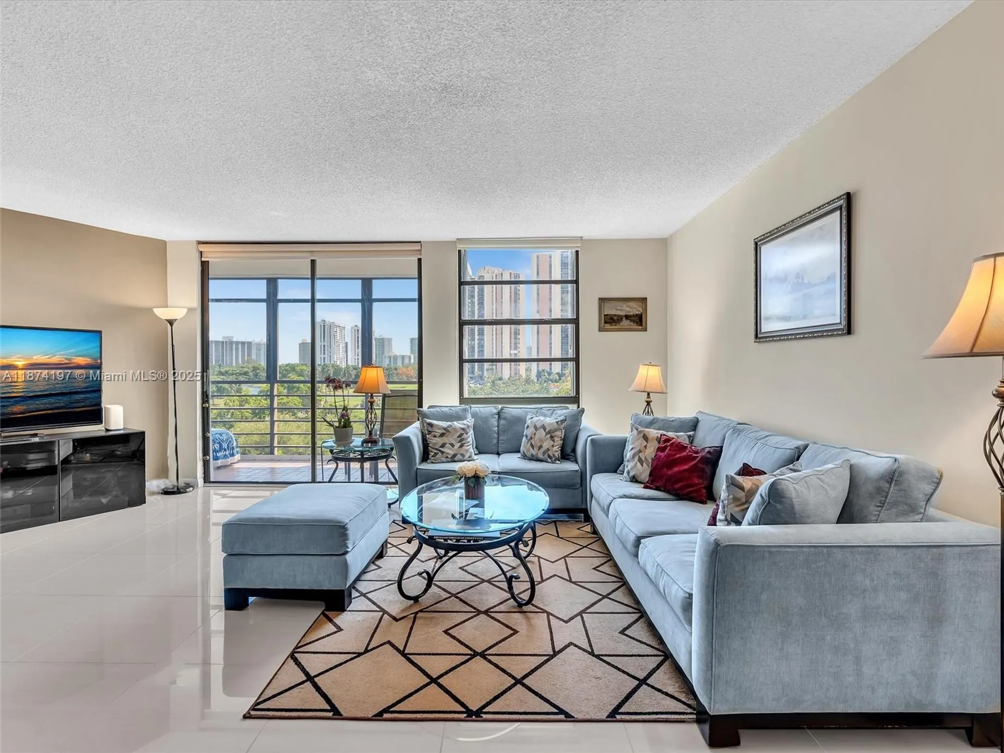 Property Slideshow image 8 of 55 | 20400 w country club dr 605, Aventura, FL, 33180