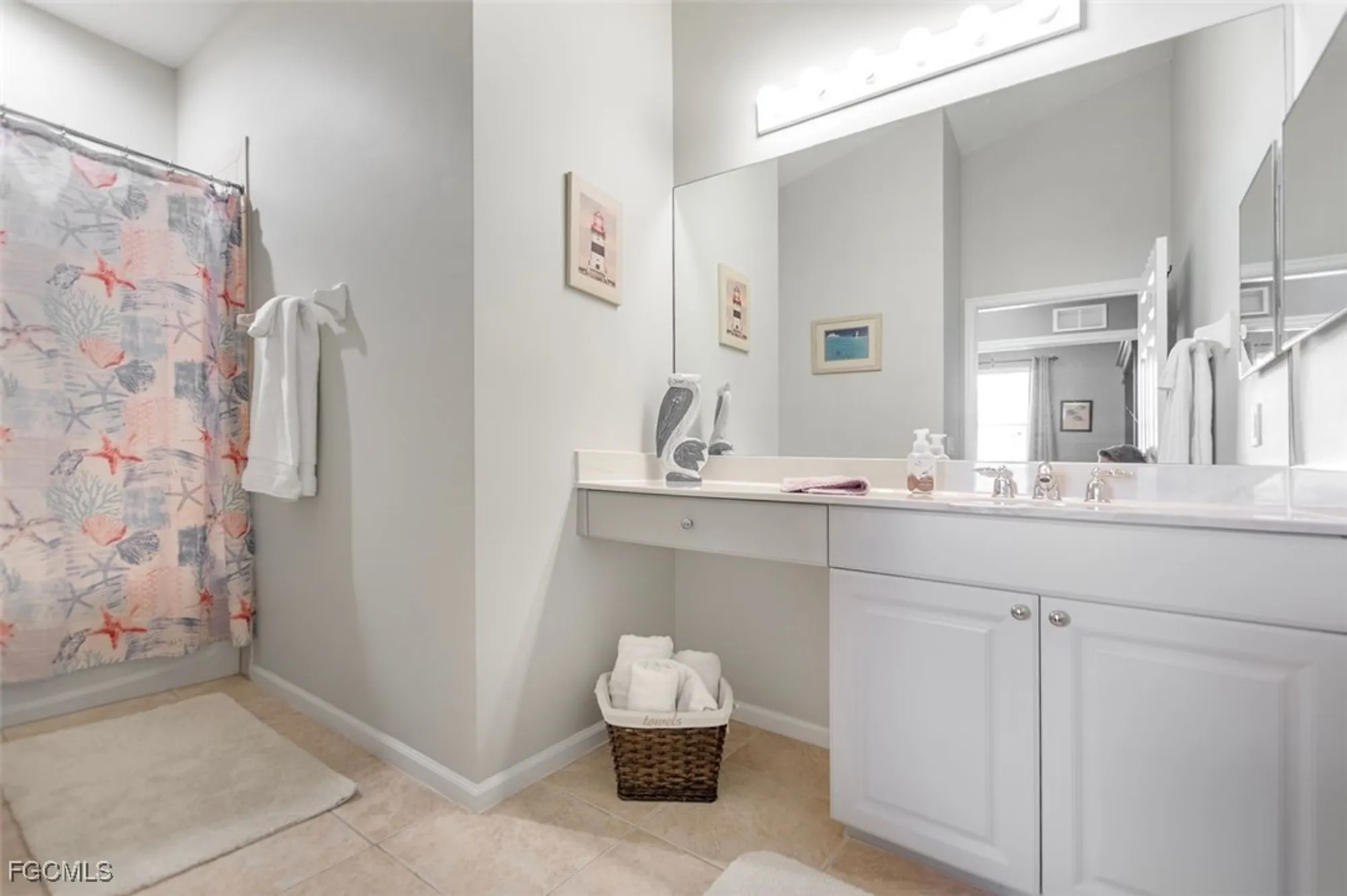 Property Slideshow image 17 of 40 | 3021 meandering way 202, Fort Myers, FL, 33905