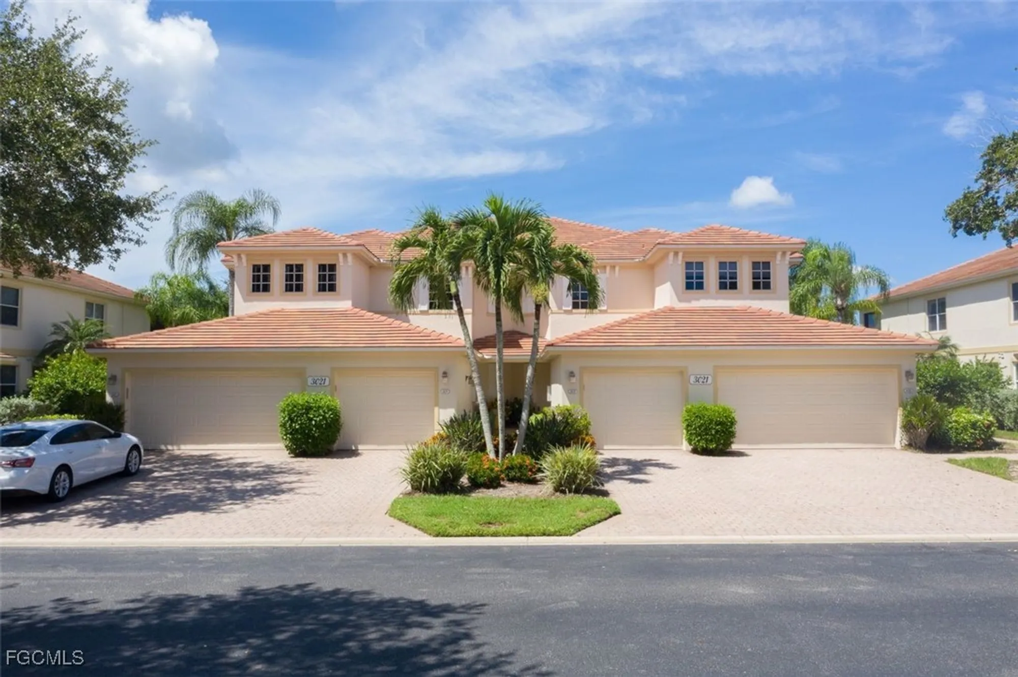 Property Slideshow image 2 of 40 | 3021 meandering way 202, Fort Myers, FL, 33905