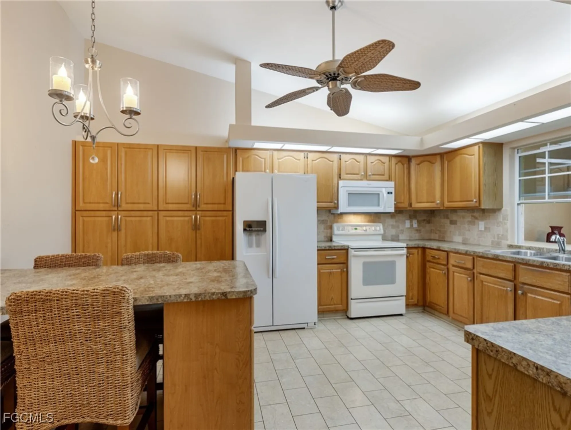 Property Slideshow image 15 of 35 | 1239 broadwater dr, Fort Myers, FL, 33919