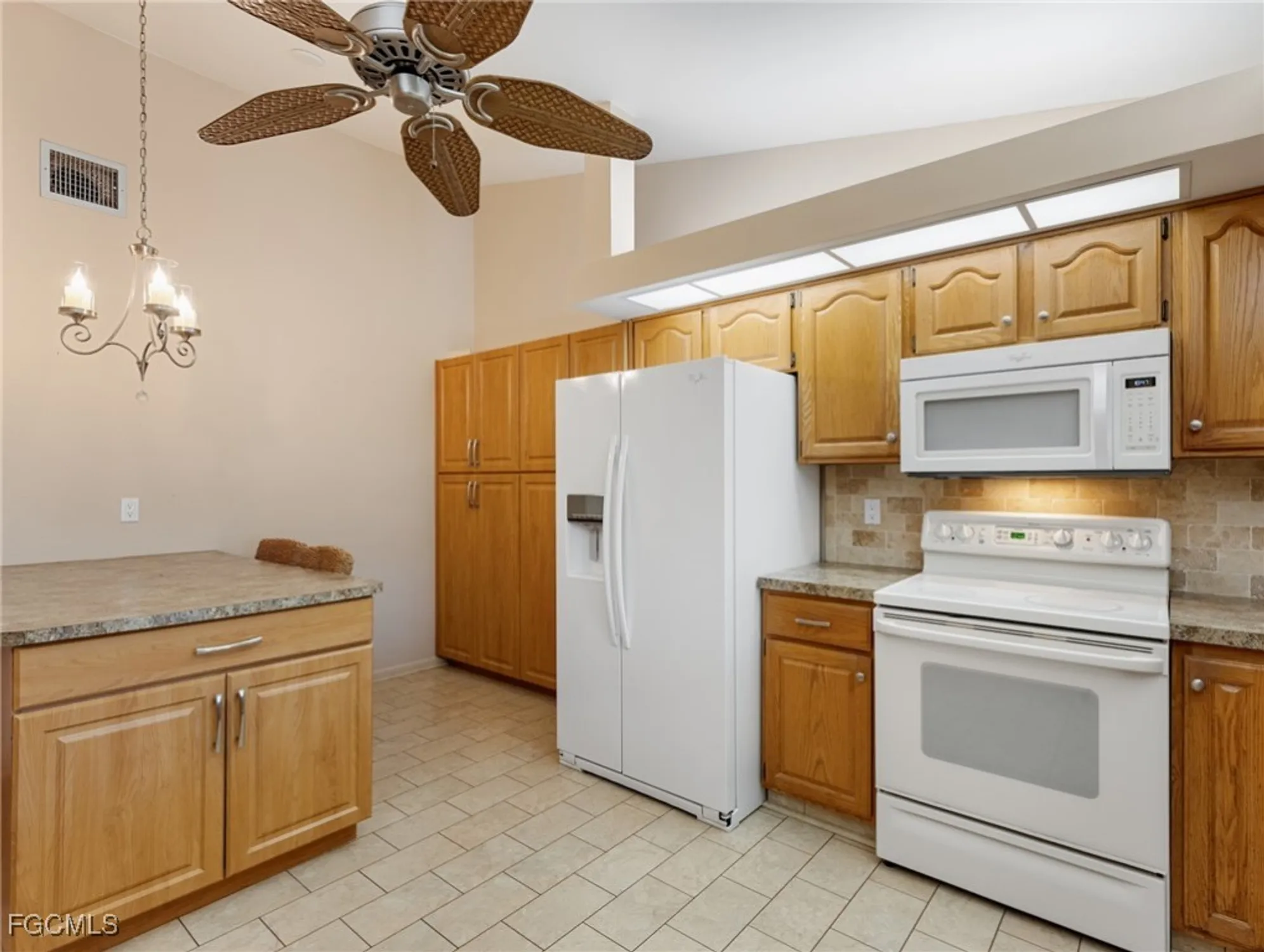 Property Slideshow image 16 of 35 | 1239 broadwater dr, Fort Myers, FL, 33919