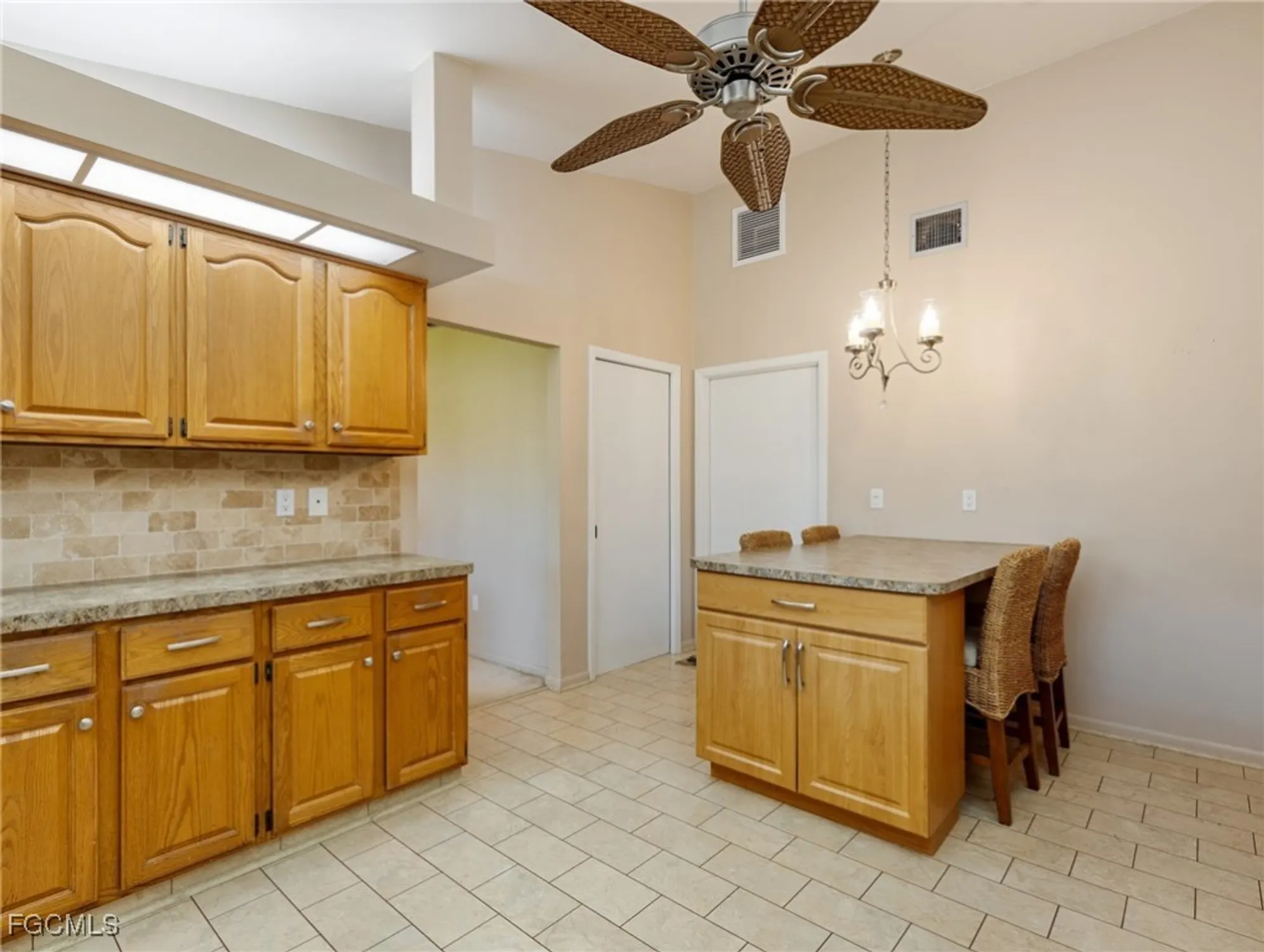 Property Slideshow image 17 of 35 | 1239 broadwater dr, Fort Myers, FL, 33919