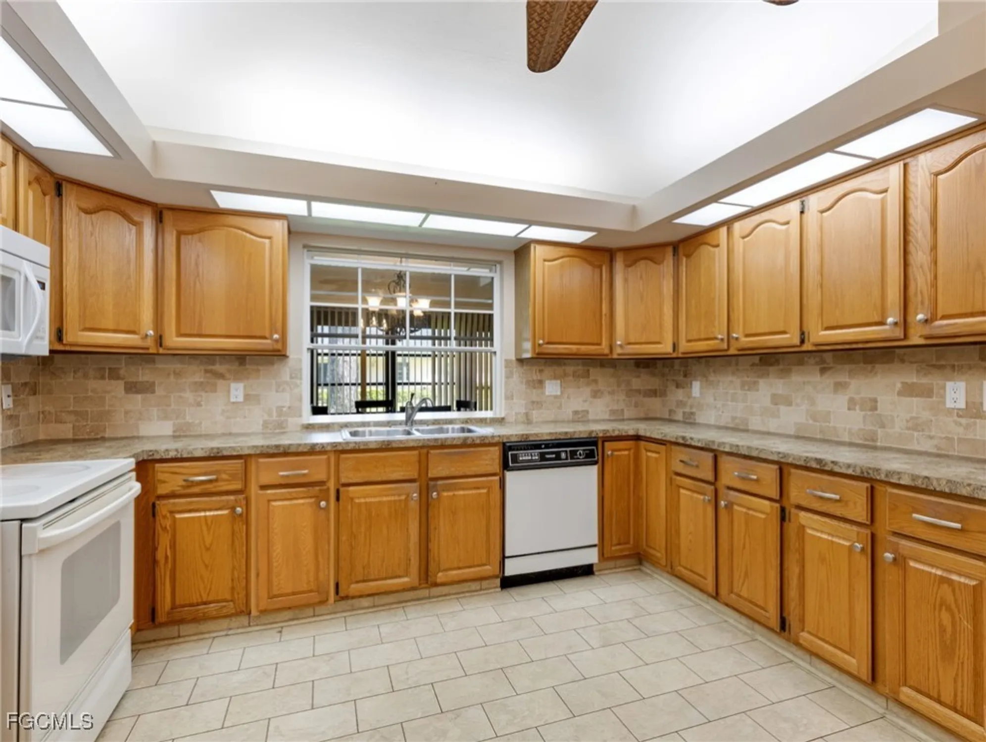 Property Slideshow image 18 of 35 | 1239 broadwater dr, Fort Myers, FL, 33919