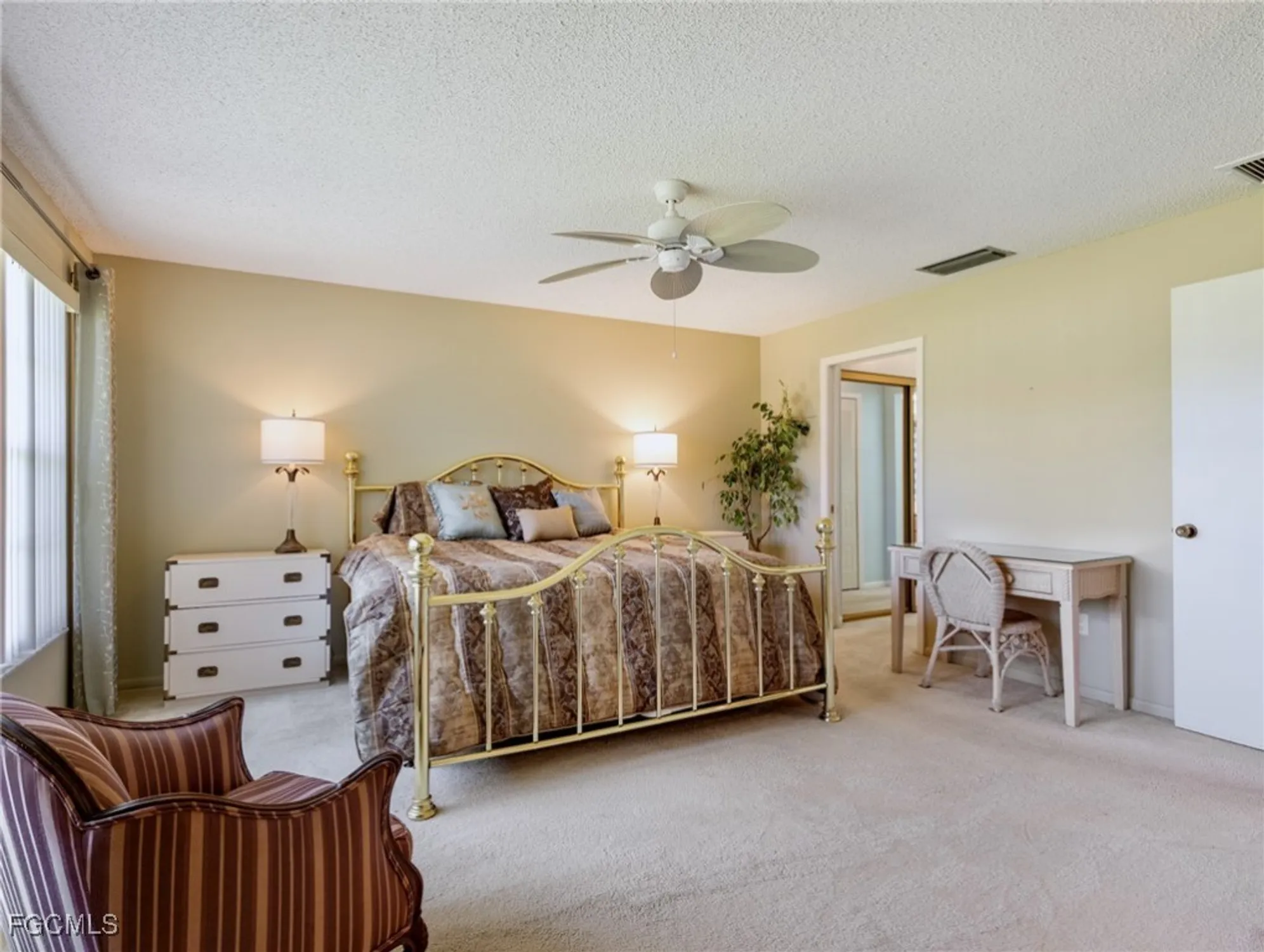 Property Slideshow image 21 of 35 | 1239 broadwater dr, Fort Myers, FL, 33919