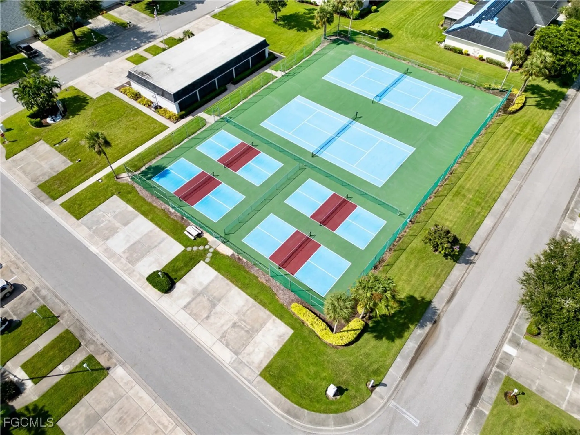 Property Slideshow image 31 of 35 | 1239 broadwater dr, Fort Myers, FL, 33919