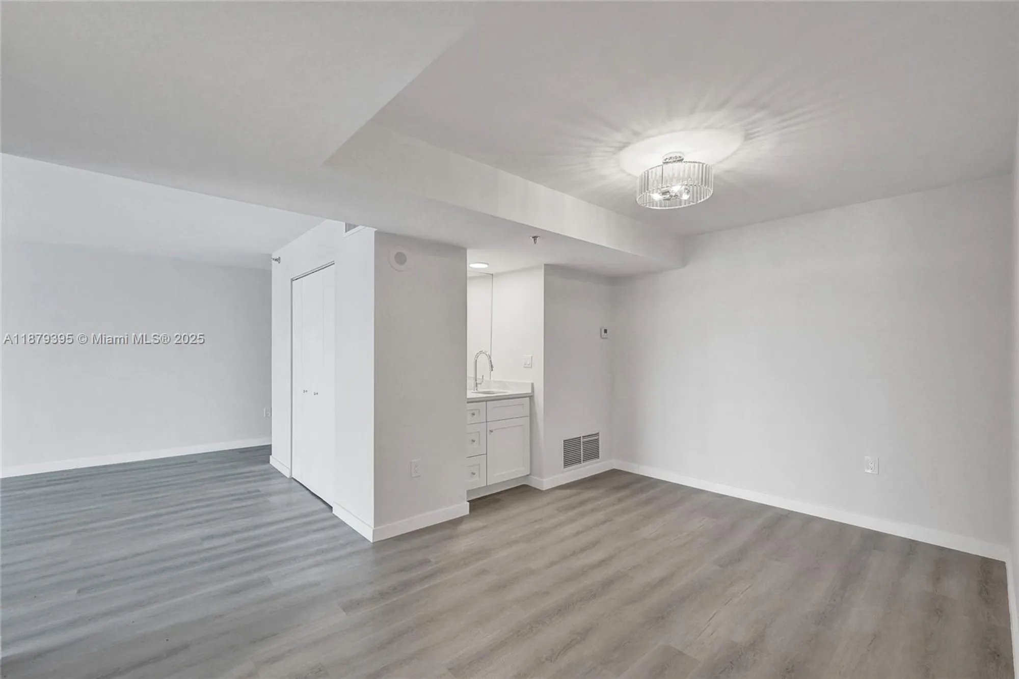 Property Slideshow image 21 of 74 | 1201 s ocean dr 2509s, Hollywood, FL, 33019