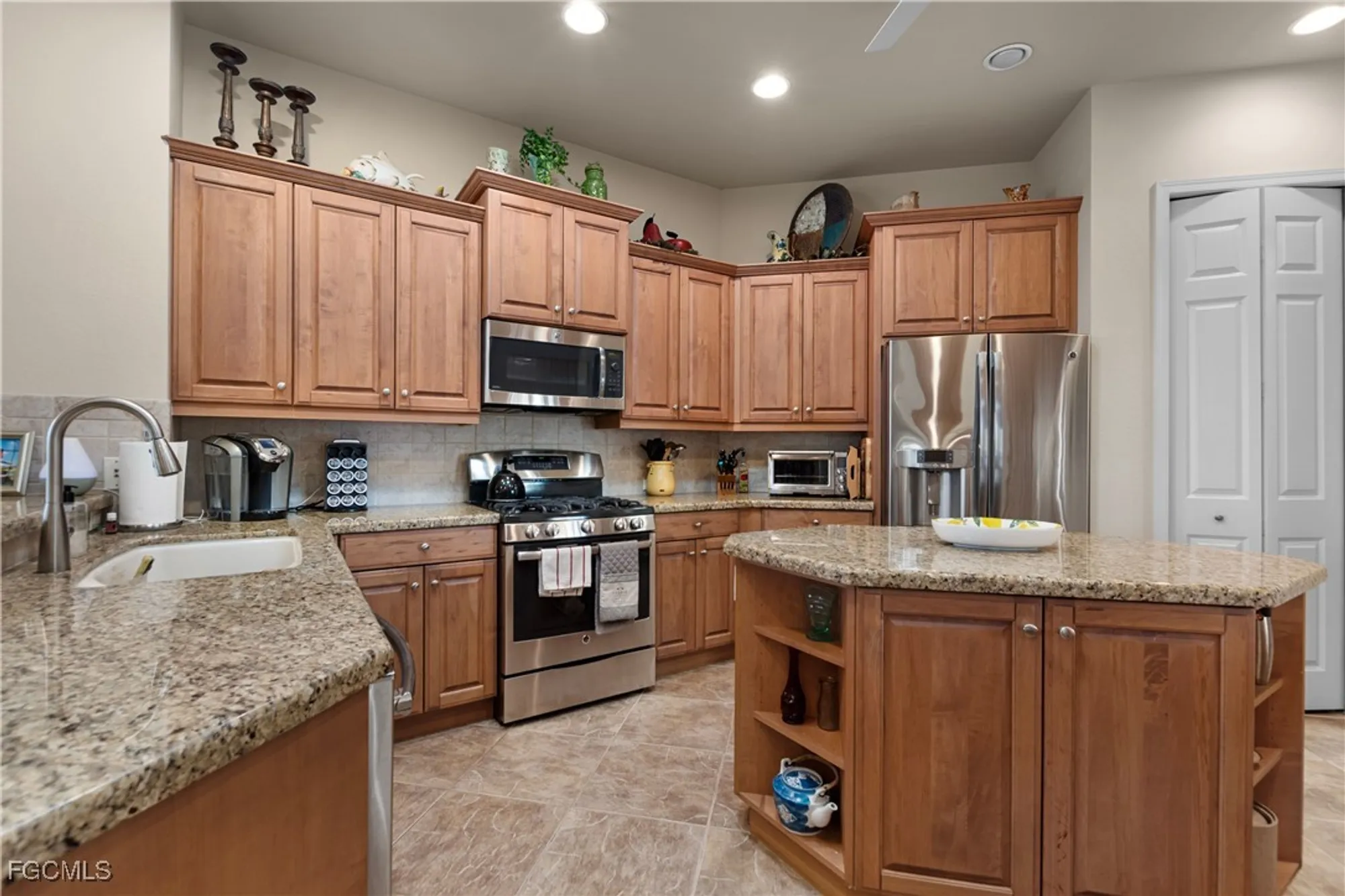 Property Slideshow image 10 of 37 | 13491 sabal pointe dr, Fort Myers, FL, 33905