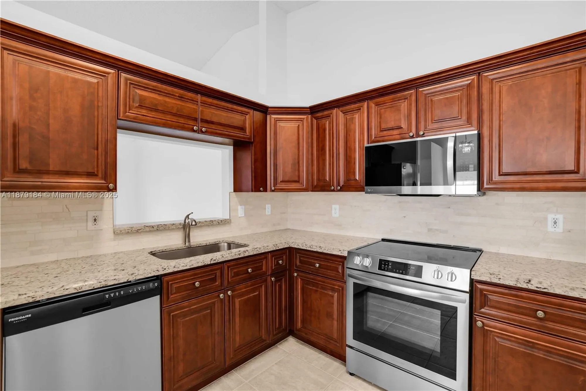 Property Slideshow image 13 of 58 | 6082 heliconia rd, Delray Beach, FL, 33484