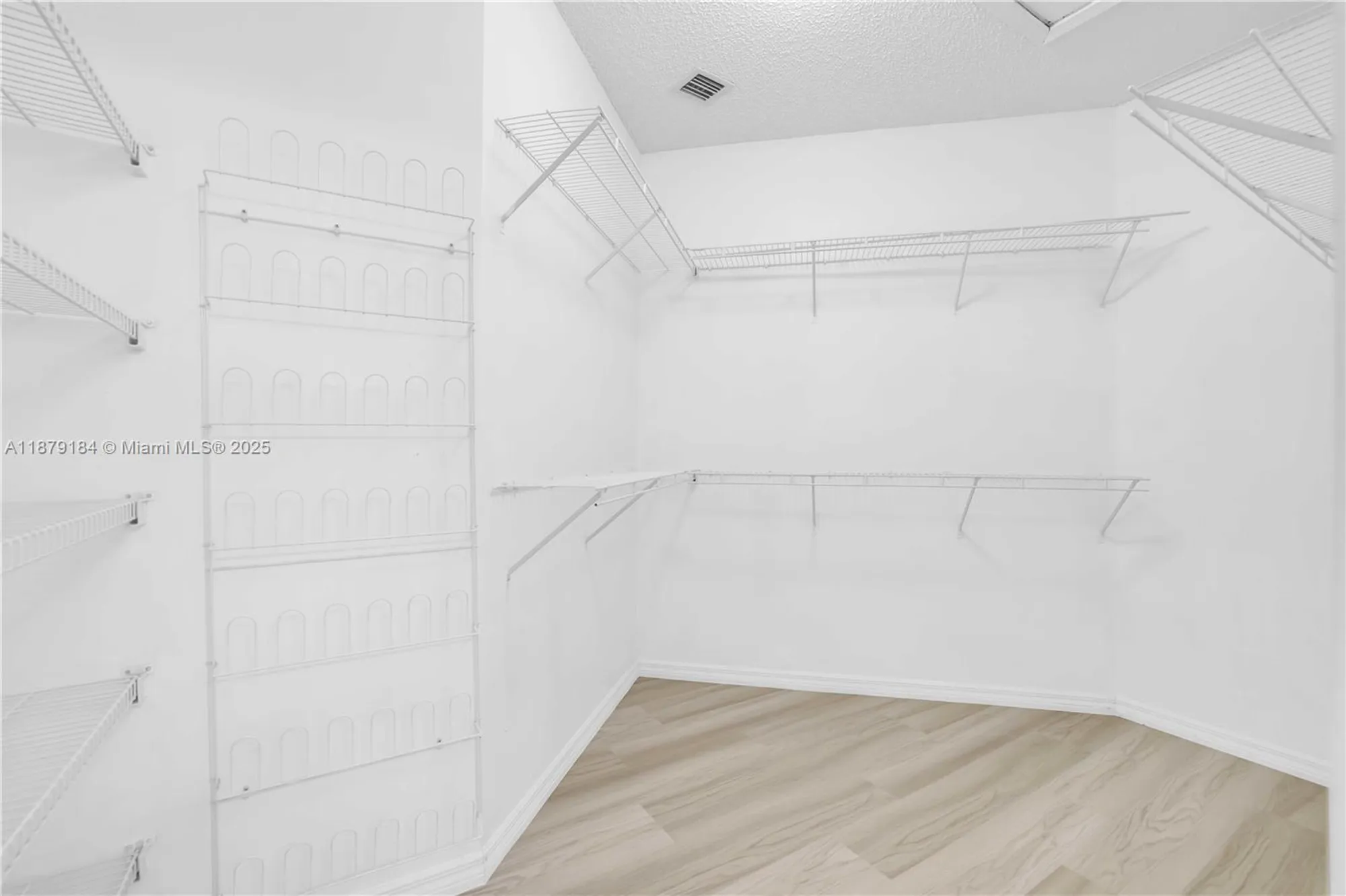 Property Slideshow image 29 of 58 | 6082 heliconia rd, Delray Beach, FL, 33484