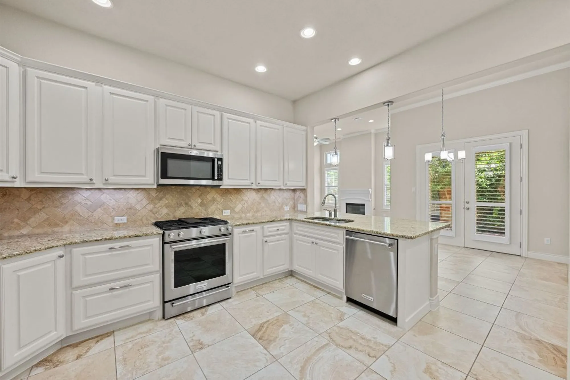 Property Slideshow image 17 of 40 | 107 lucia cir apt 1, Lakeway, TX, 78734