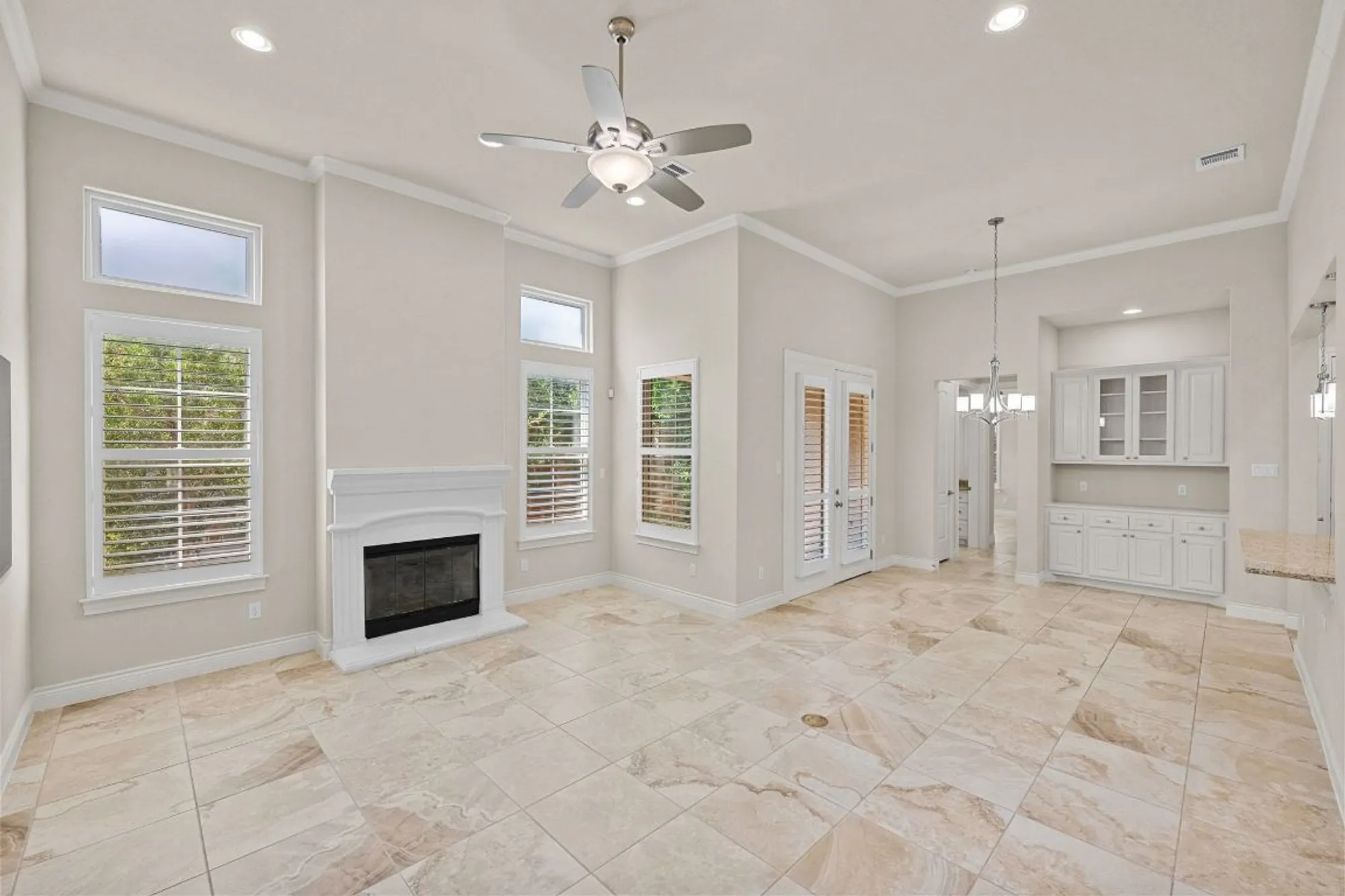 Property Slideshow image 10 of 40 | 107 lucia cir apt 1, Lakeway, TX, 78734