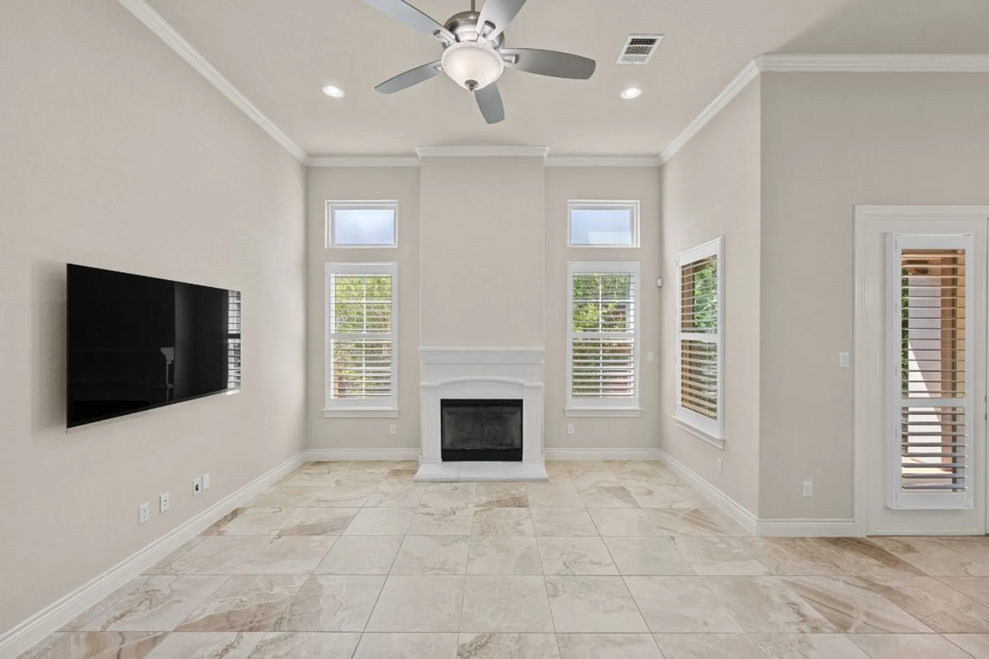 Property Slideshow image 11 of 40 | 107 lucia cir apt 1, Lakeway, TX, 78734