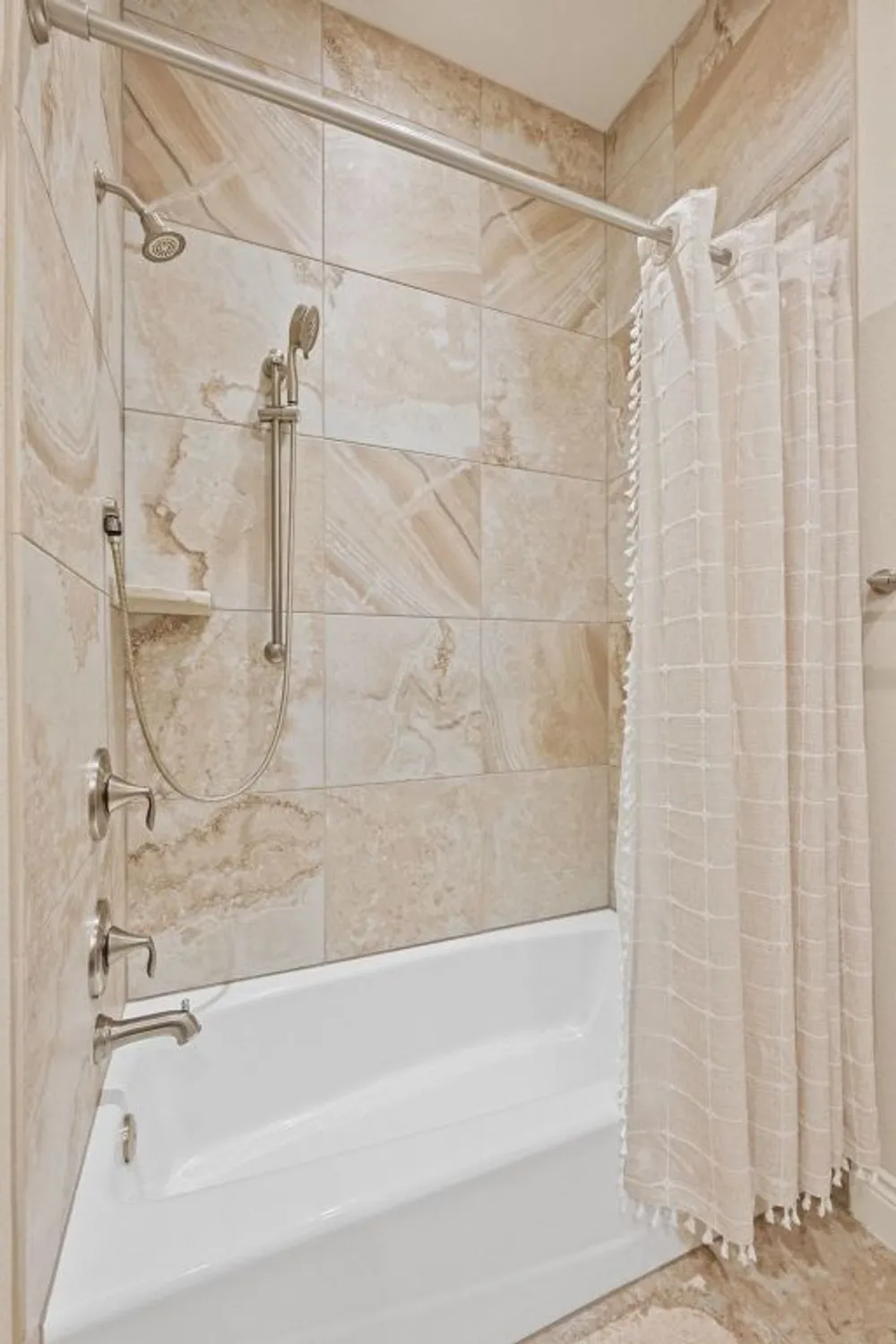 Property Slideshow image 28 of 40 | 107 lucia cir apt 1, Lakeway, TX, 78734