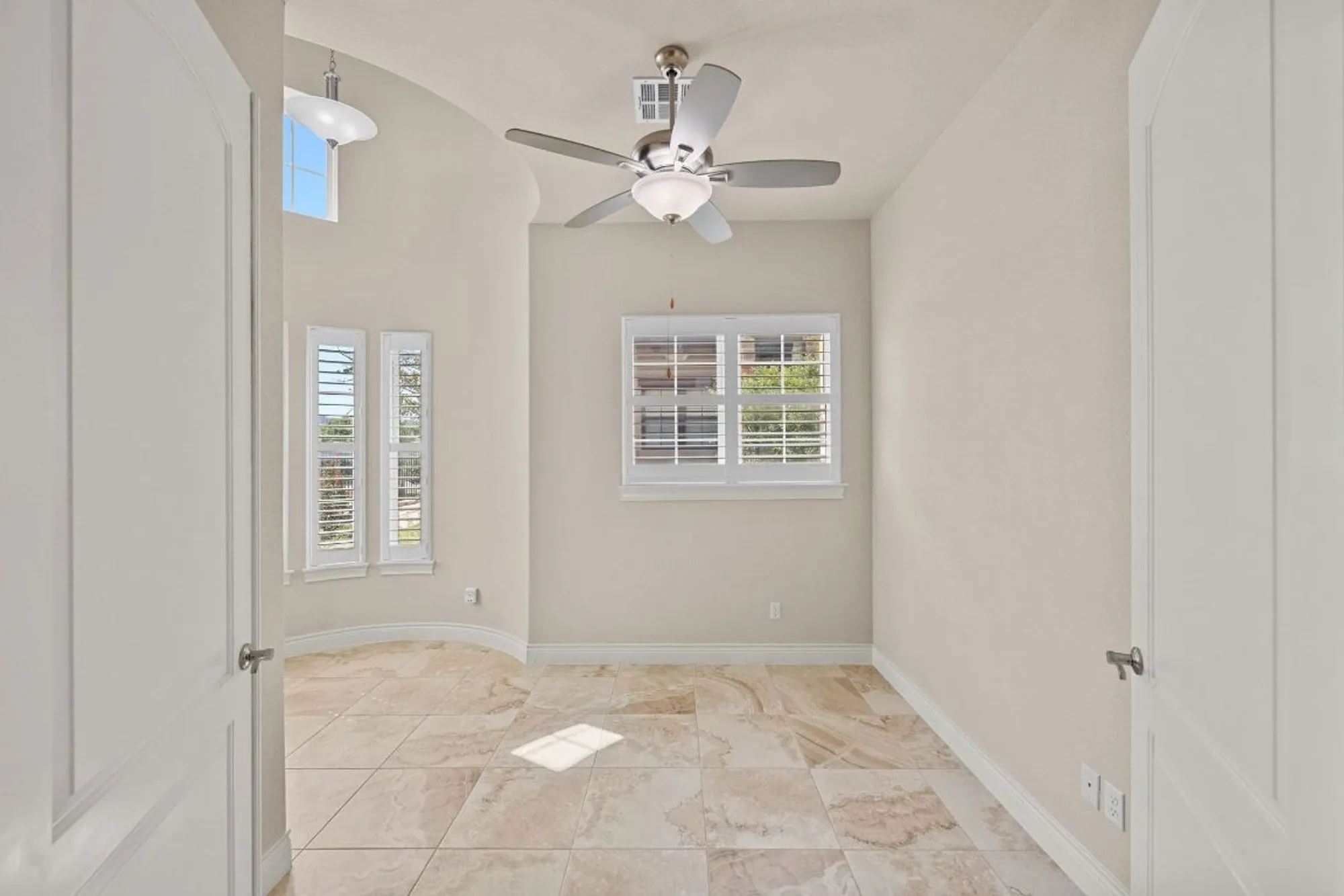 Property Slideshow image 20 of 40 | 107 lucia cir apt 1, Lakeway, TX, 78734