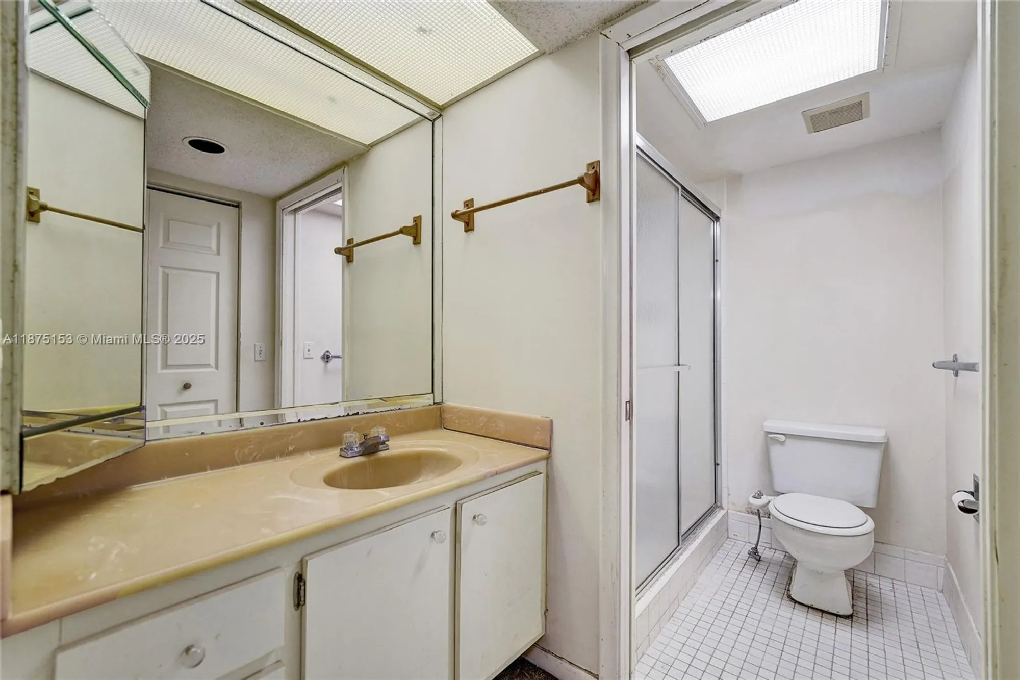 Property Slideshow image 14 of 28 | 300 sw 130th ter 110b, Pembroke Pines, FL, 33027