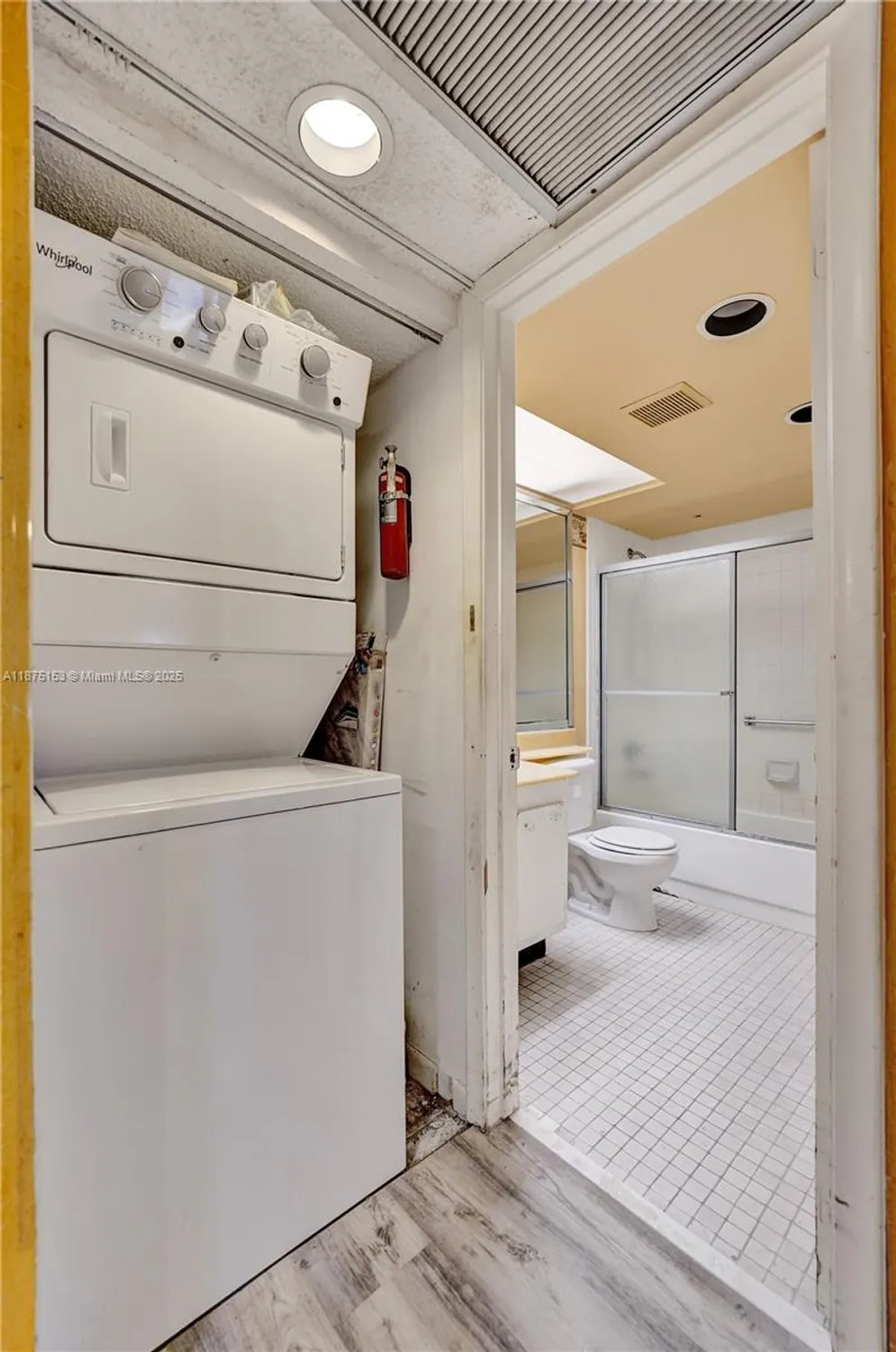 Property Slideshow image 19 of 28 | 300 sw 130th ter 110b, Pembroke Pines, FL, 33027