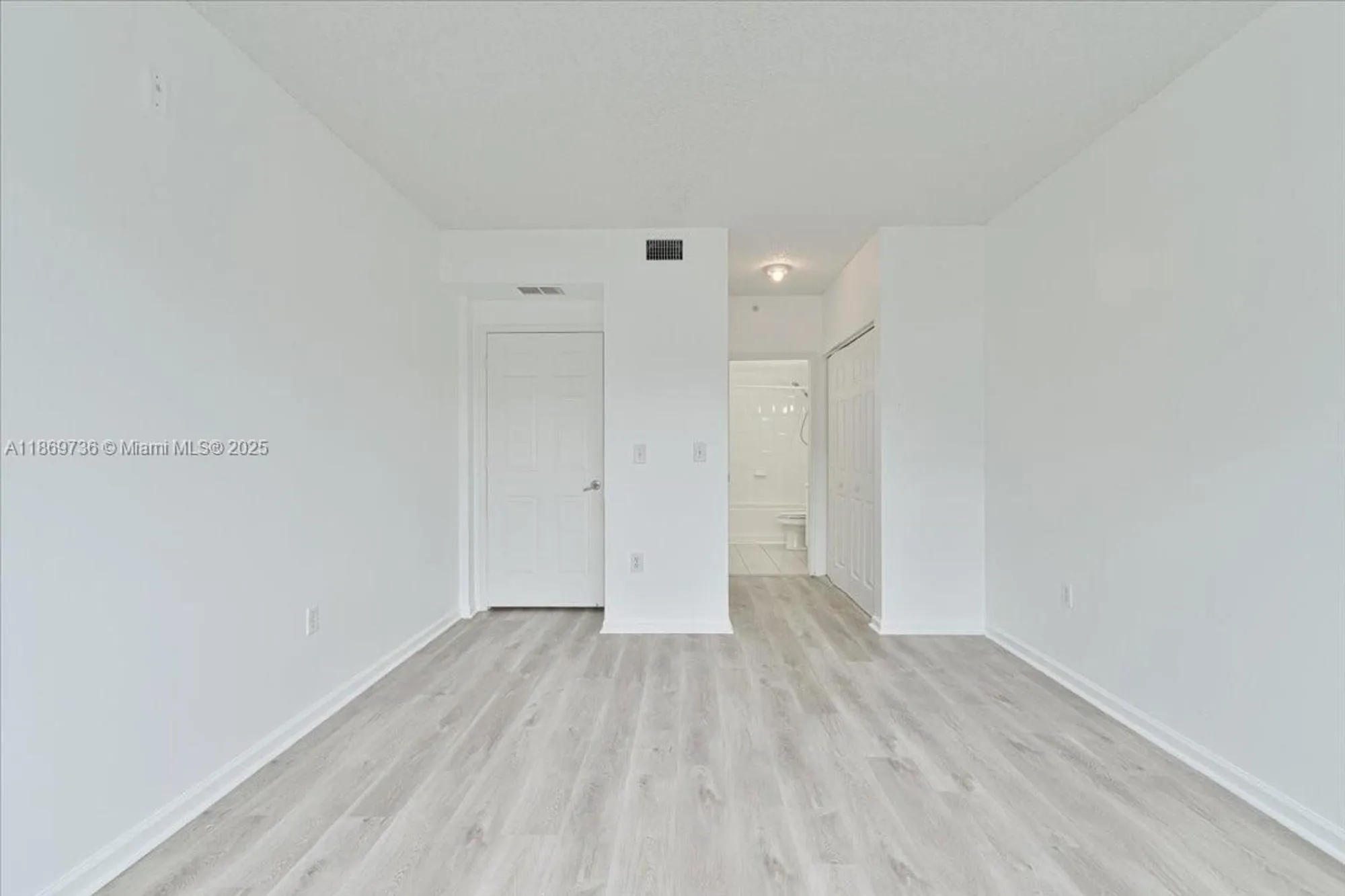 Property Slideshow image 11 of 31 | 7910 n nob hill rd apt 105, Tamarac, FL, 33321