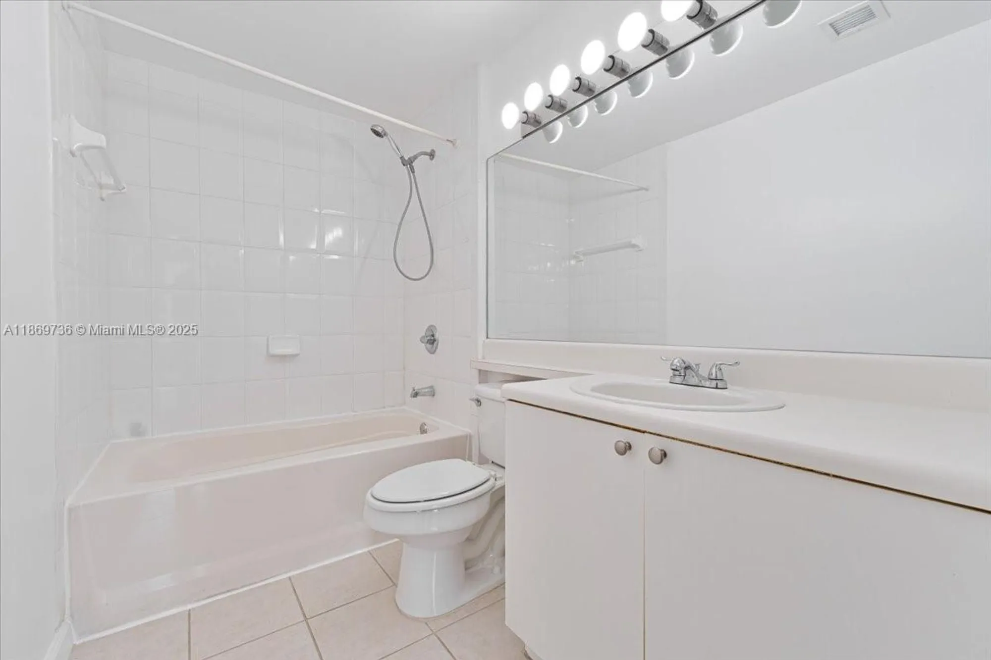 Property Slideshow image 12 of 31 | 7910 n nob hill rd apt 105, Tamarac, FL, 33321