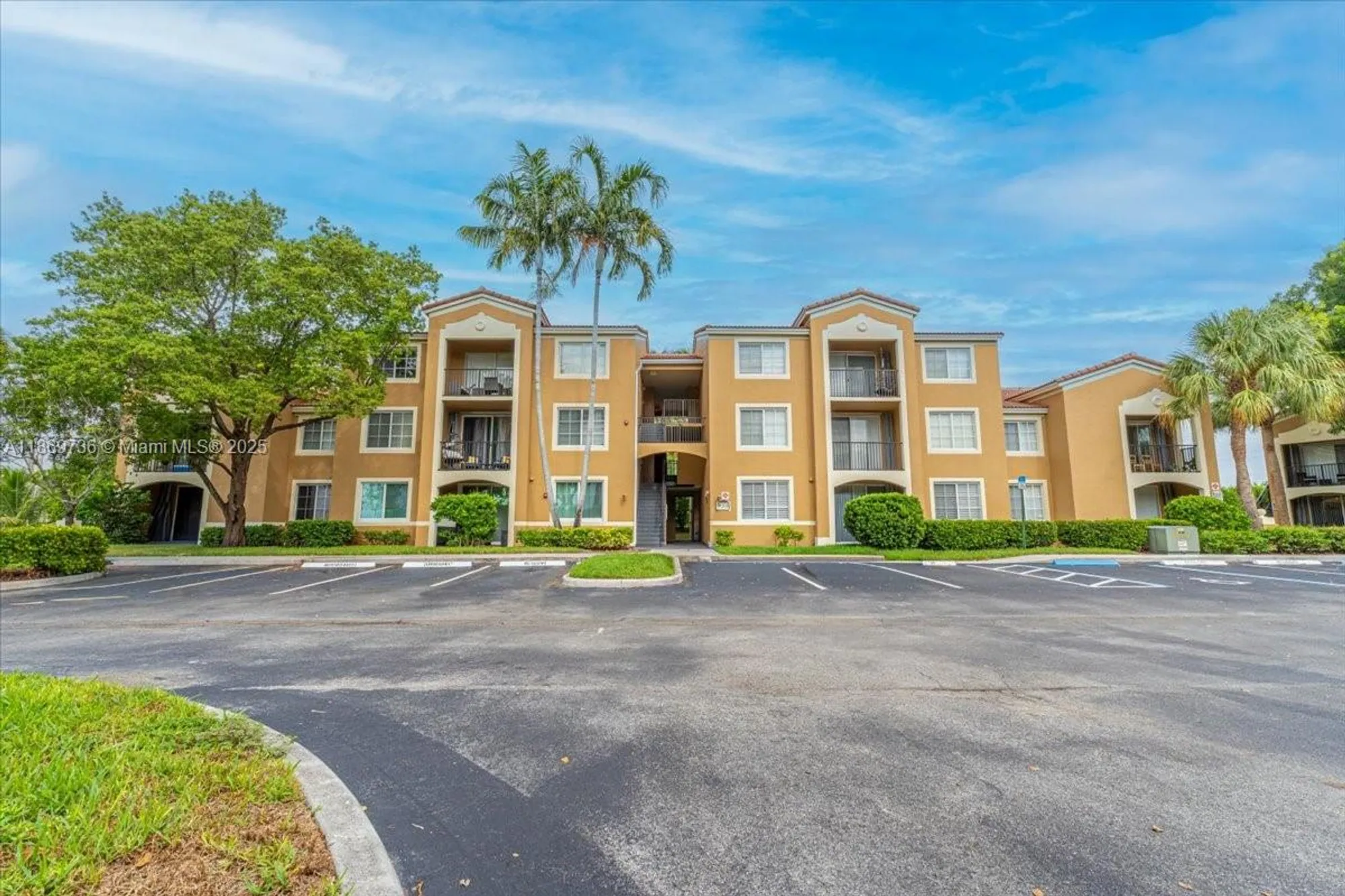 Property Slideshow image 24 of 31 | 7910 n nob hill rd apt 105, Tamarac, FL, 33321
