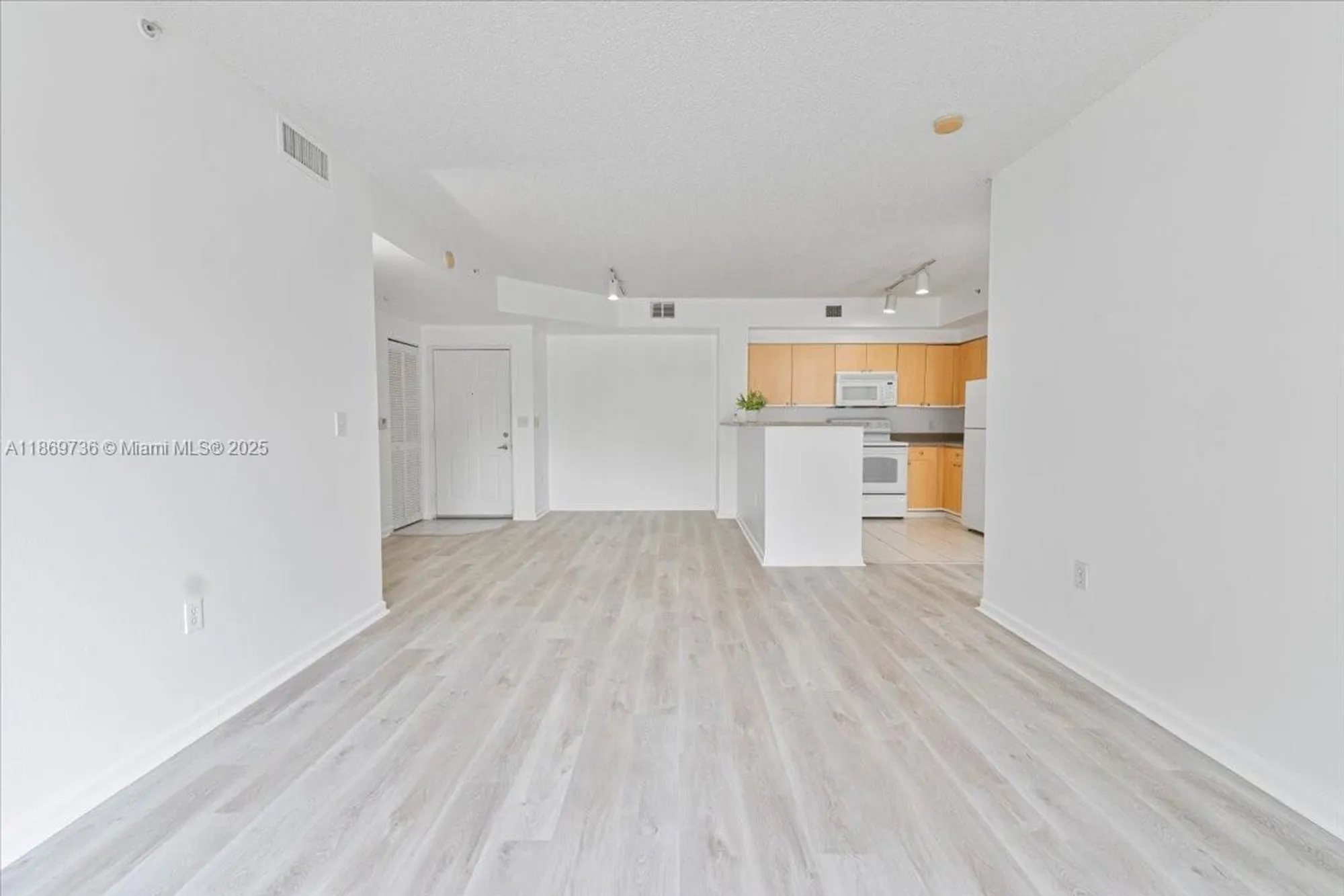 Property Slideshow image 3 of 31 | 7910 n nob hill rd apt 105, Tamarac, FL, 33321