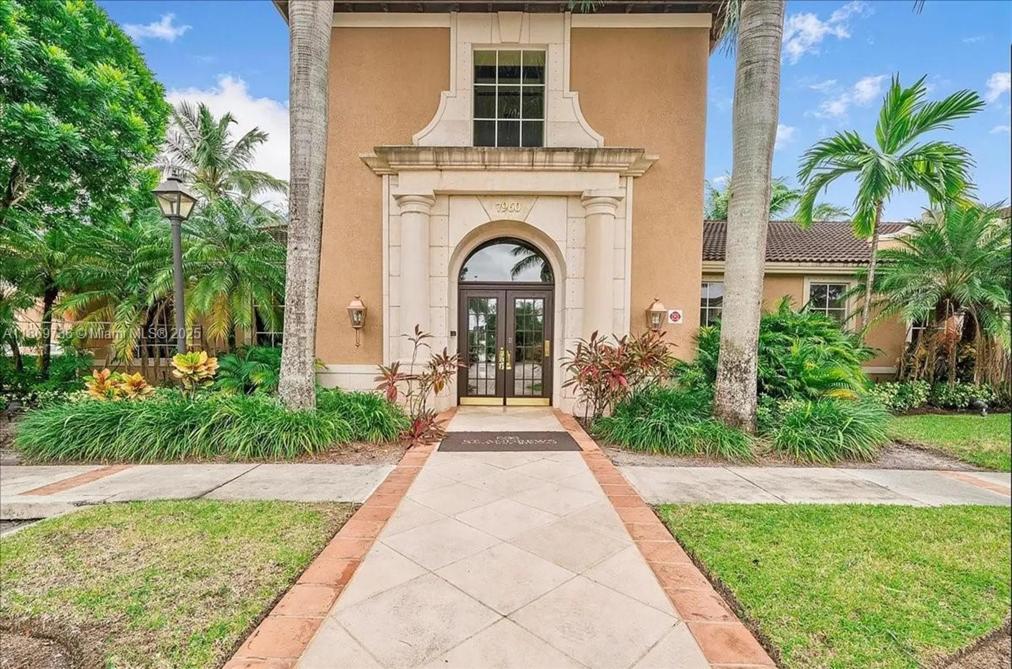 Property Slideshow image 30 of 31 | 7910 n nob hill rd apt 105, Tamarac, FL, 33321