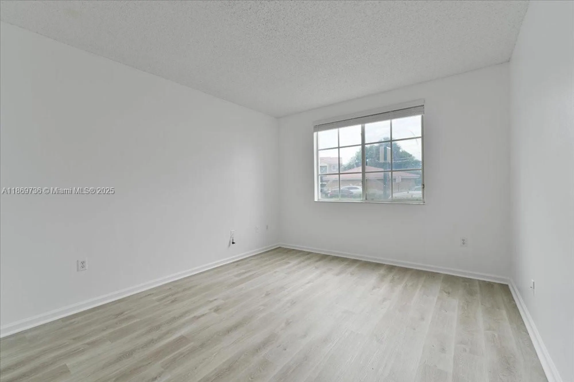 Property Slideshow image 7 of 31 | 7910 n nob hill rd apt 105, Tamarac, FL, 33321