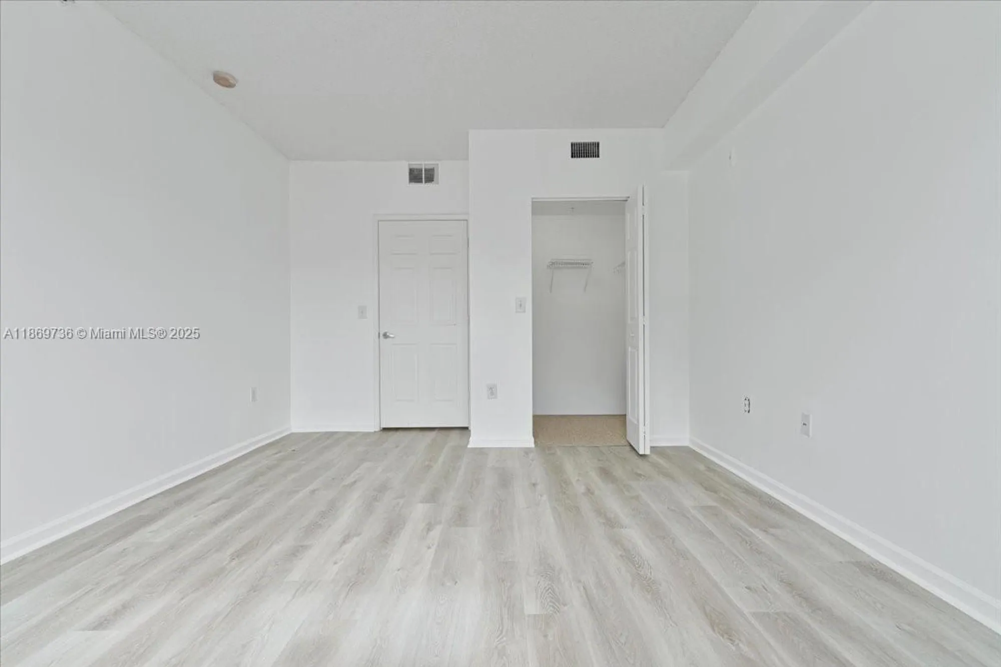 Property Slideshow image 8 of 31 | 7910 n nob hill rd apt 105, Tamarac, FL, 33321