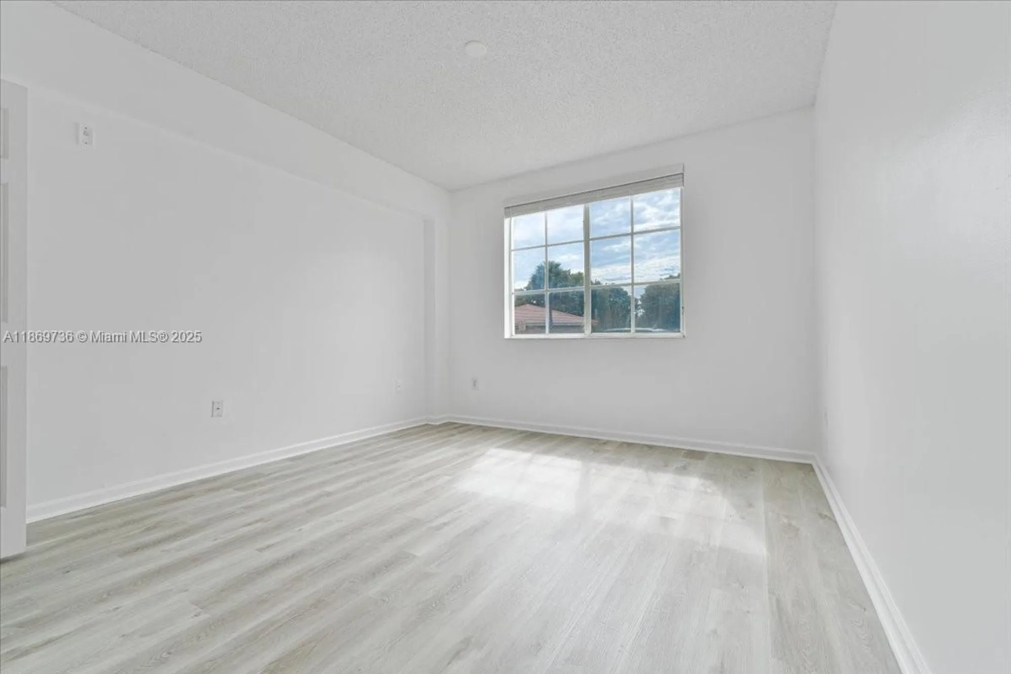 Property Slideshow image 9 of 31 | 7910 n nob hill rd apt 105, Tamarac, FL, 33321