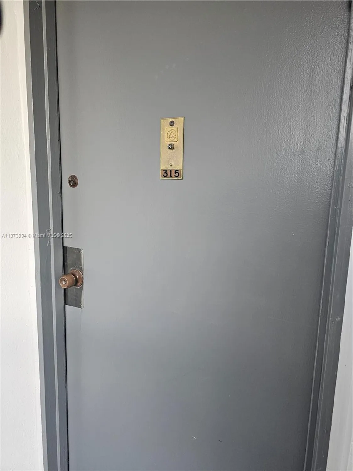 Property Slideshow image 24 of 25 | 20400 w country club dr 315, Aventura, FL, 33180