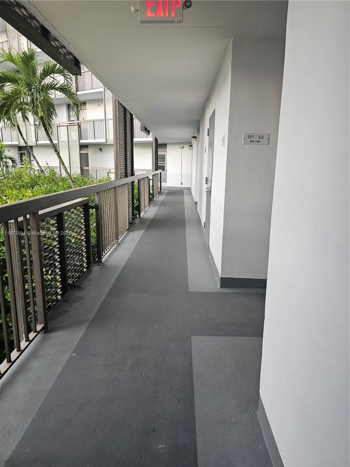 Property Slideshow image 25 of 25 | 20400 w country club dr 315, Aventura, FL, 33180